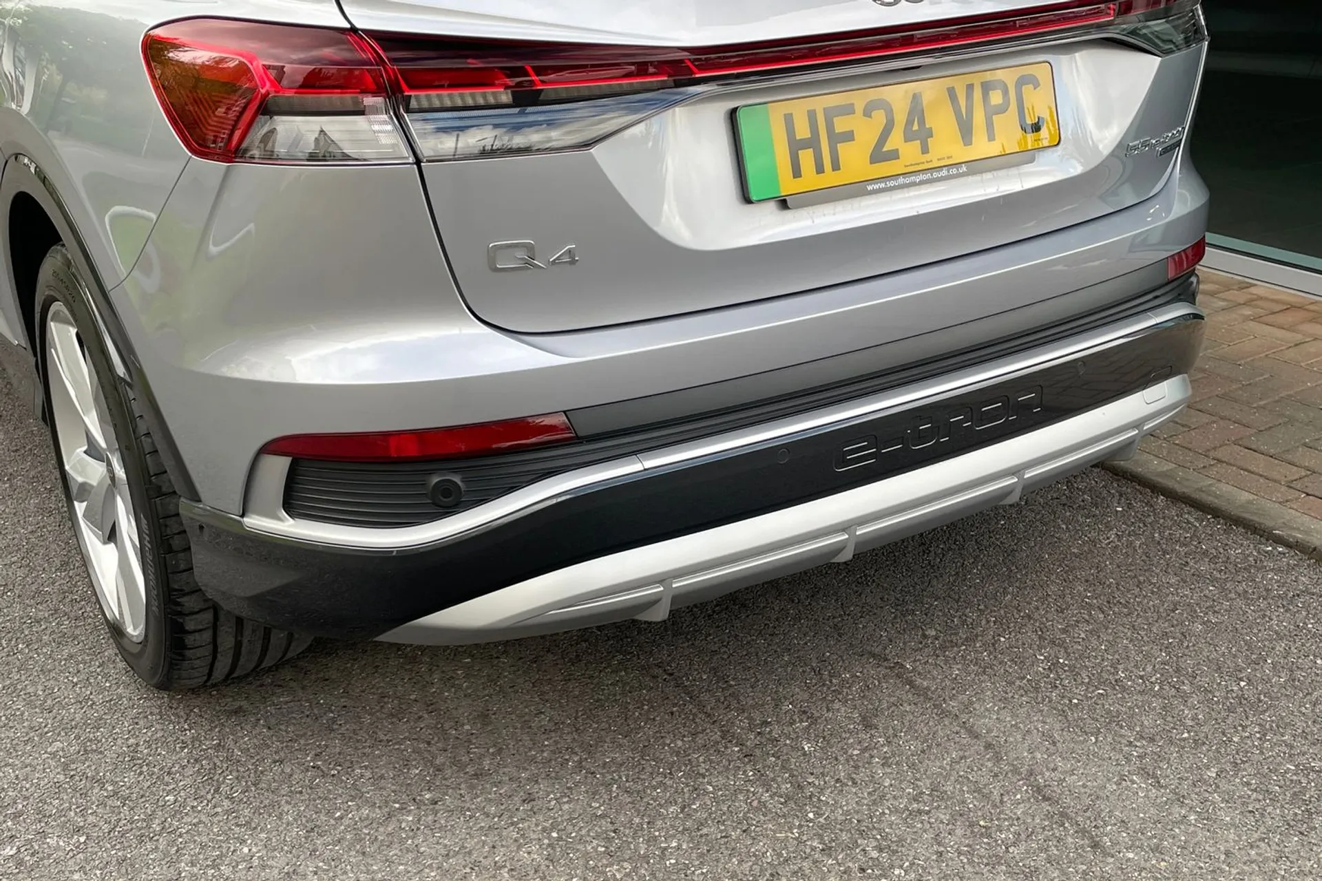Audi Q4 thumbnail image number 17