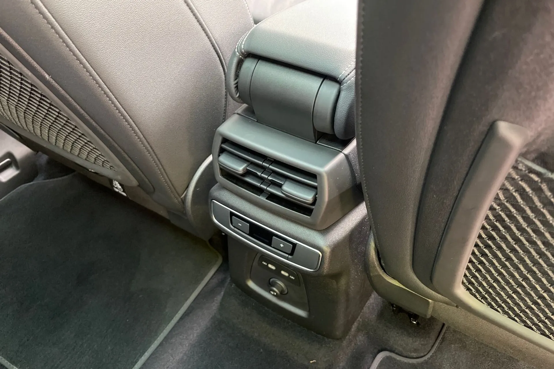 Audi Q4 thumbnail image number 45