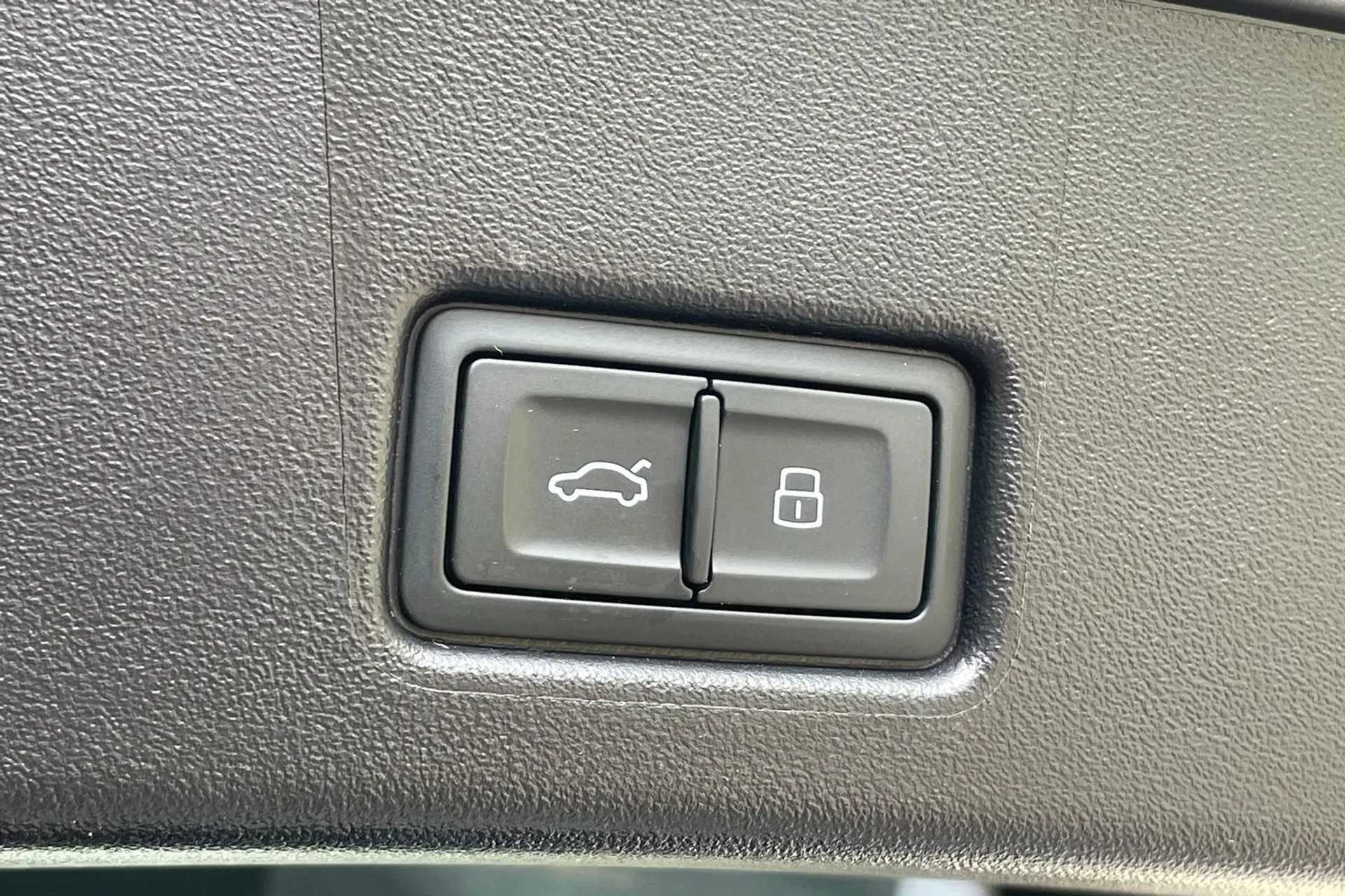 Audi Q4 thumbnail image number 20