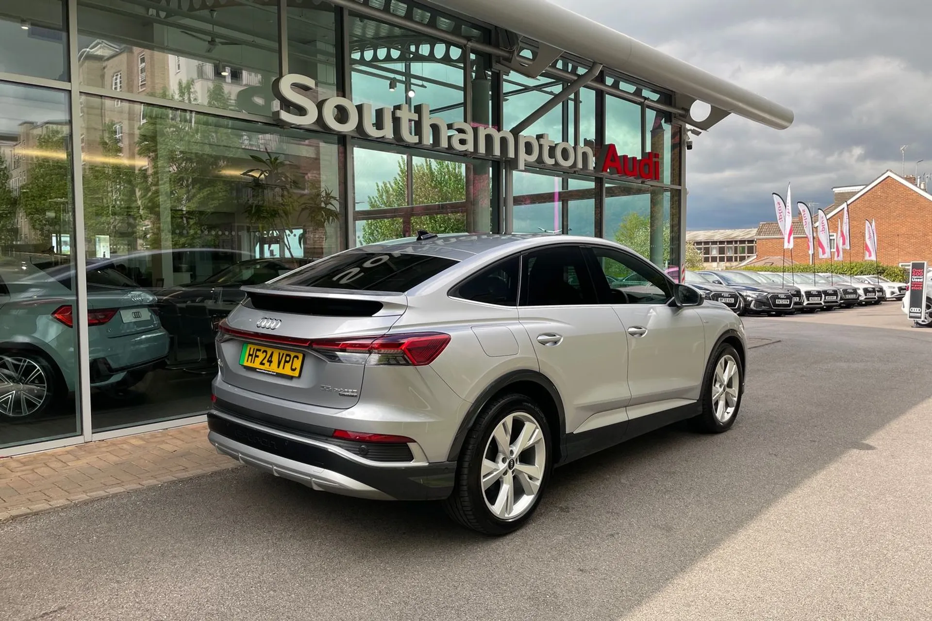 Audi Q4 thumbnail image number 6