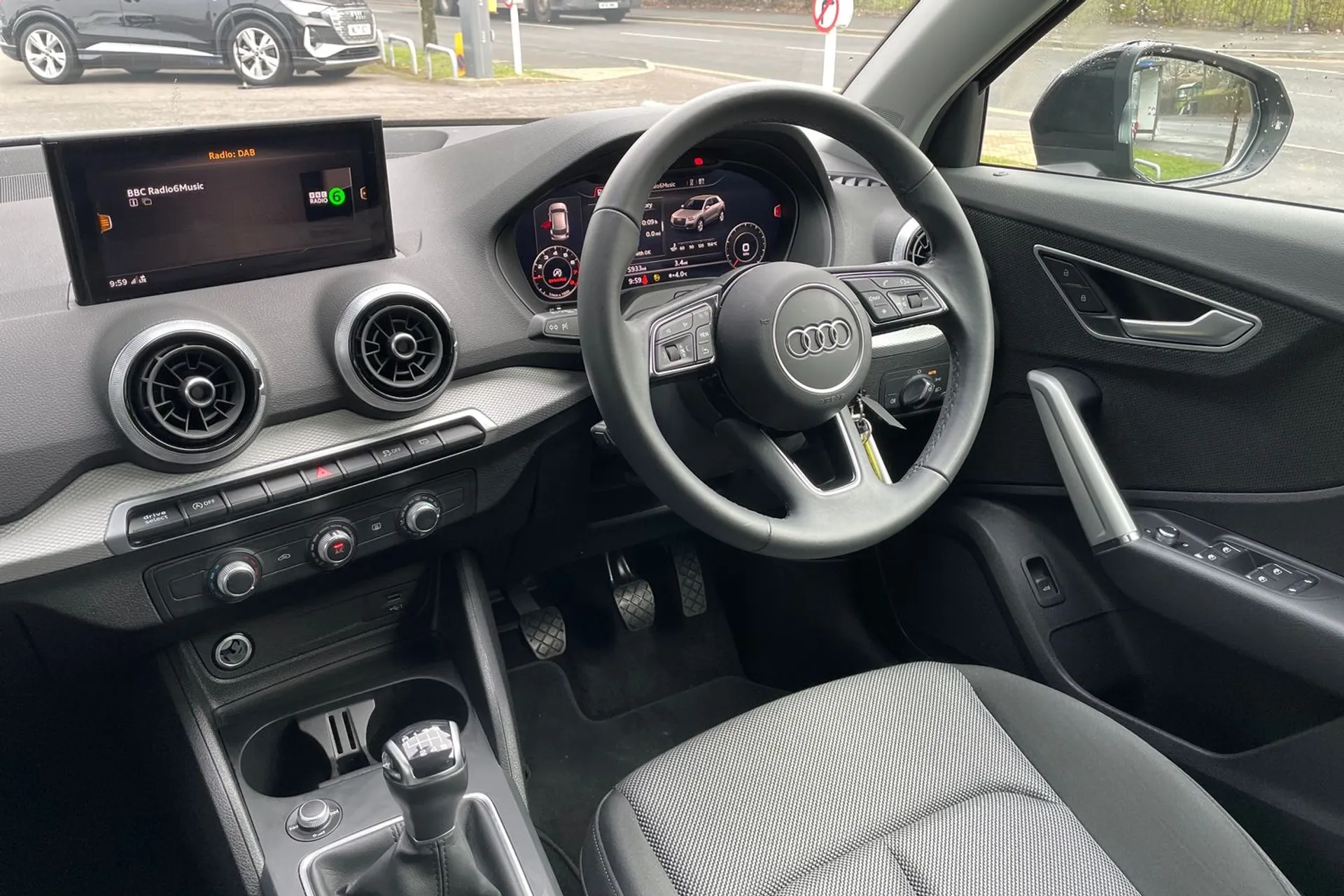Audi Q2 thumbnail image number 32