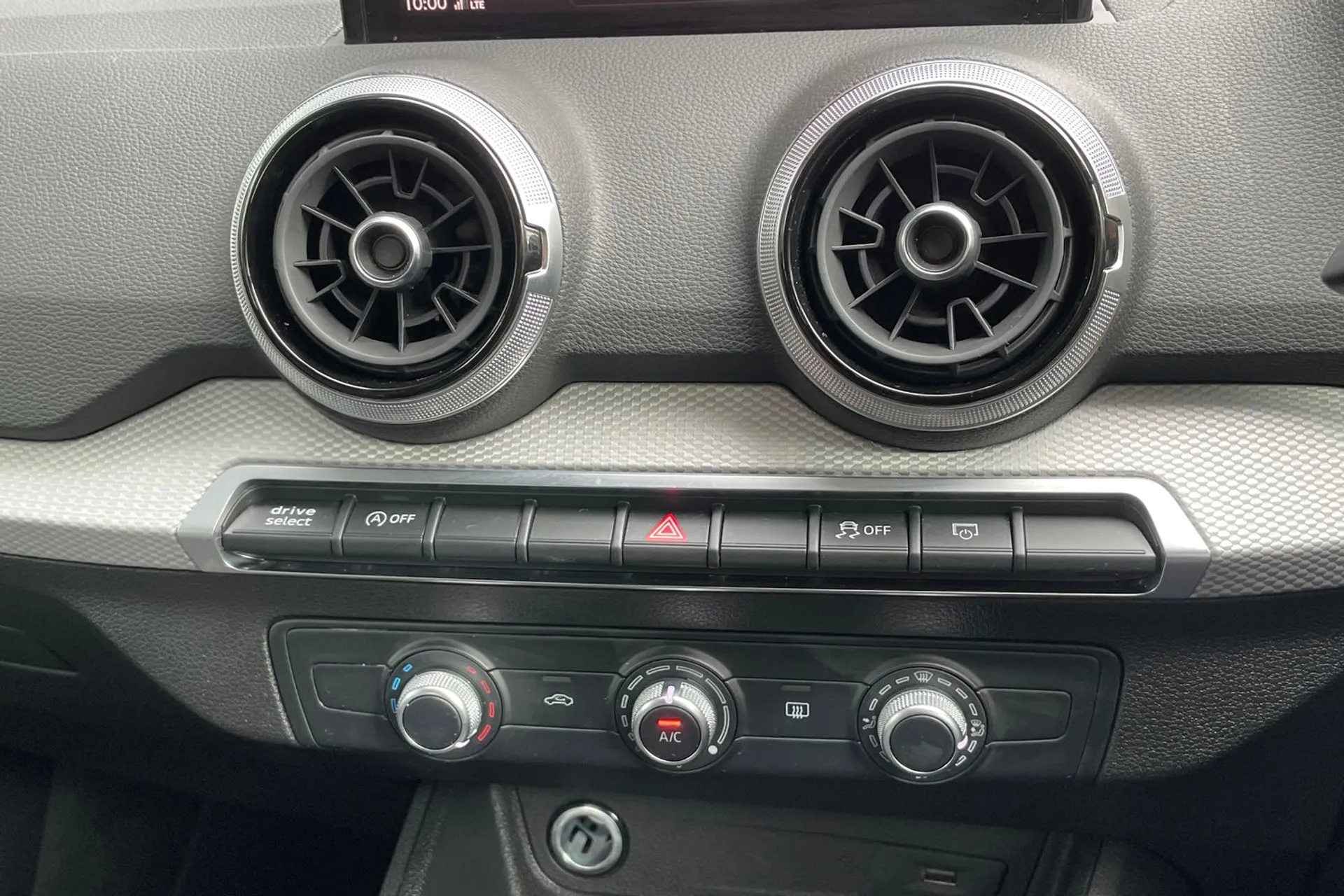 Audi Q2 thumbnail image number 38