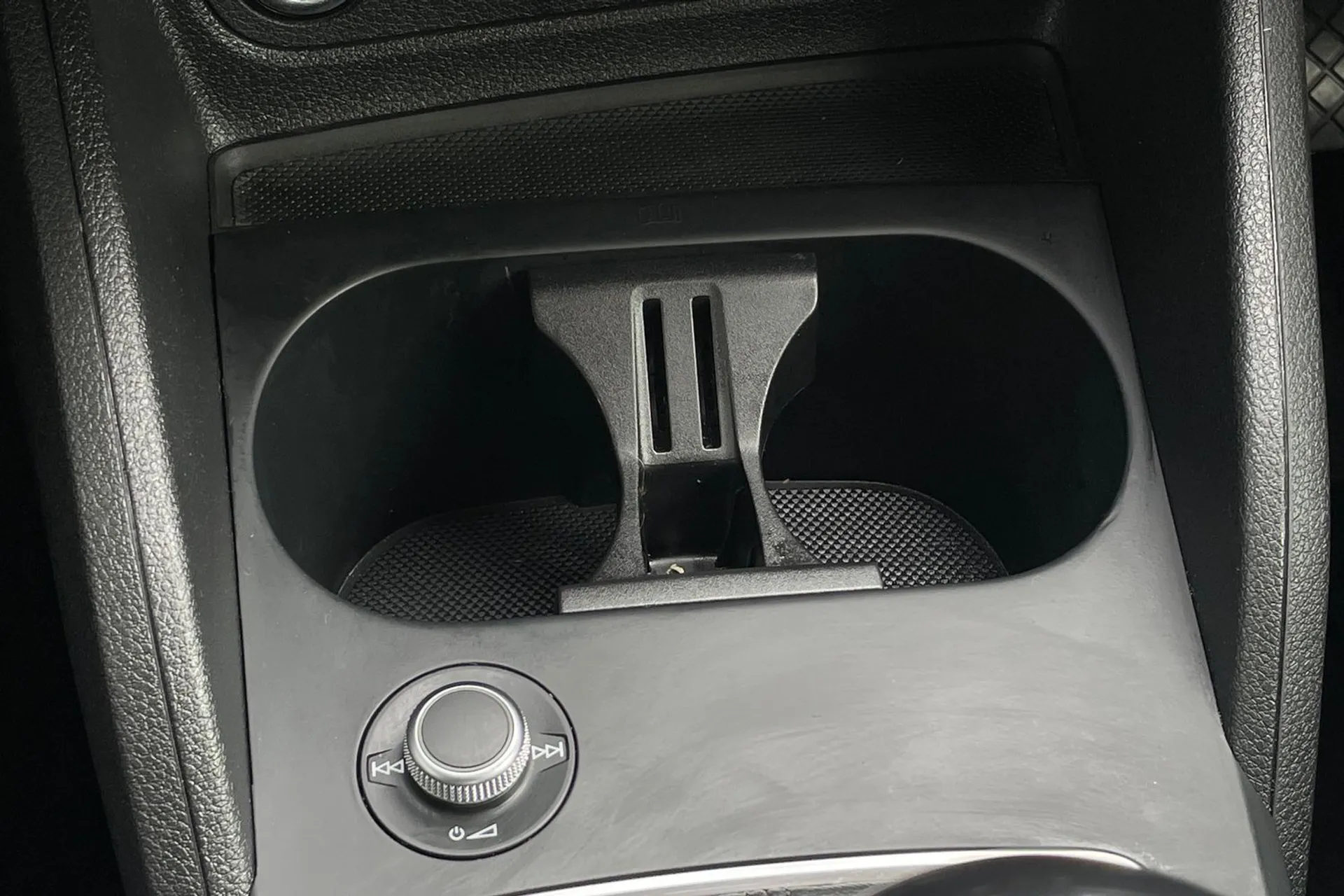 Audi Q2 thumbnail image number 42