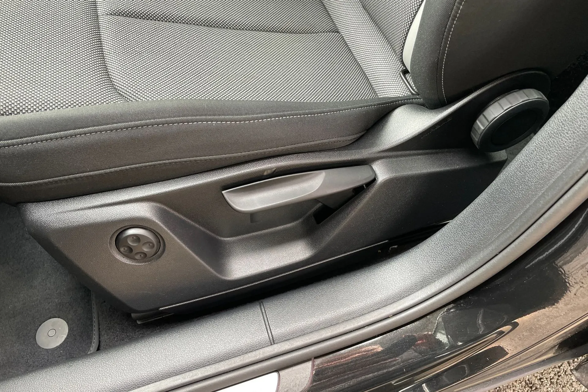 Audi Q2 thumbnail image number 28