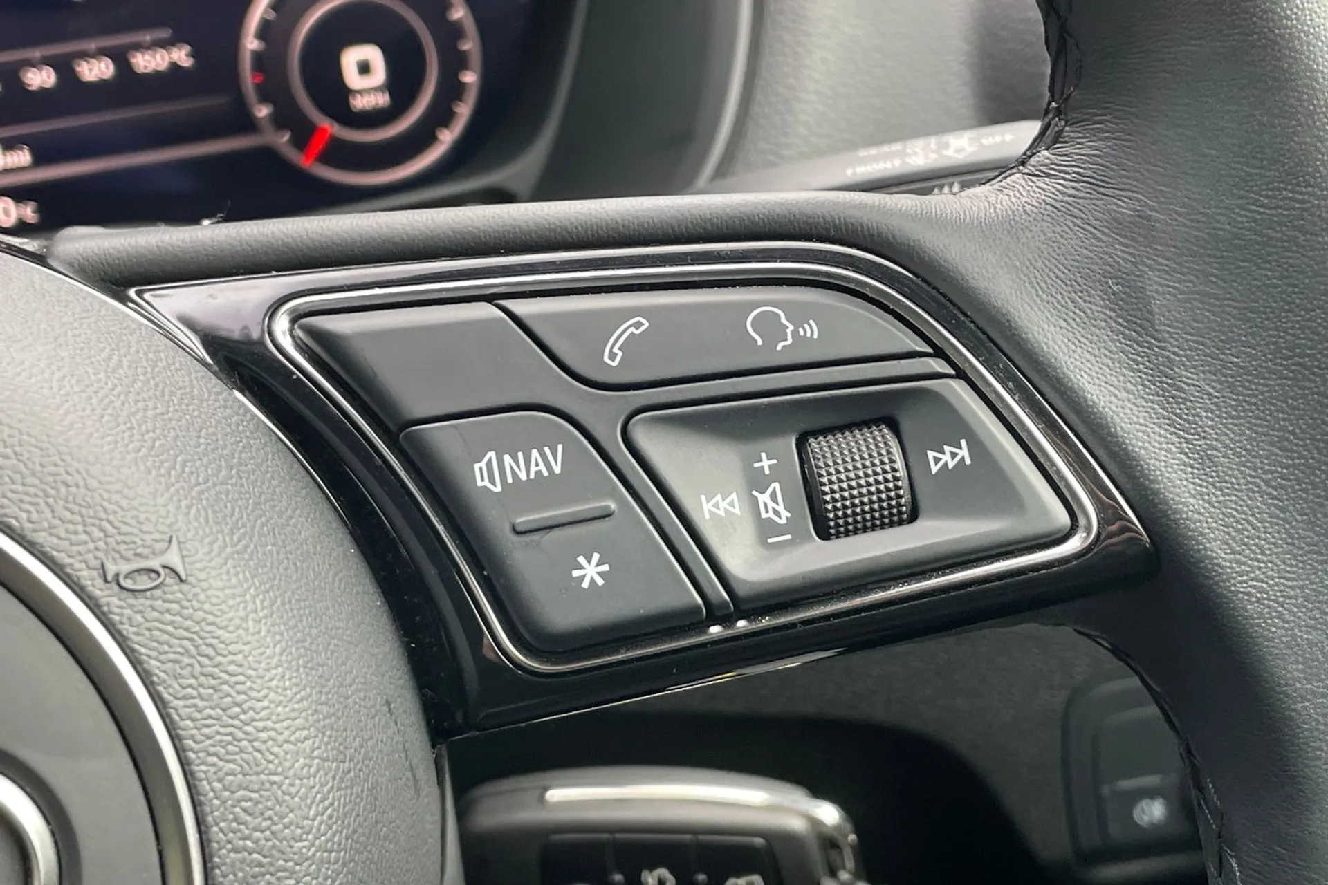 Audi Q2 thumbnail image number 36