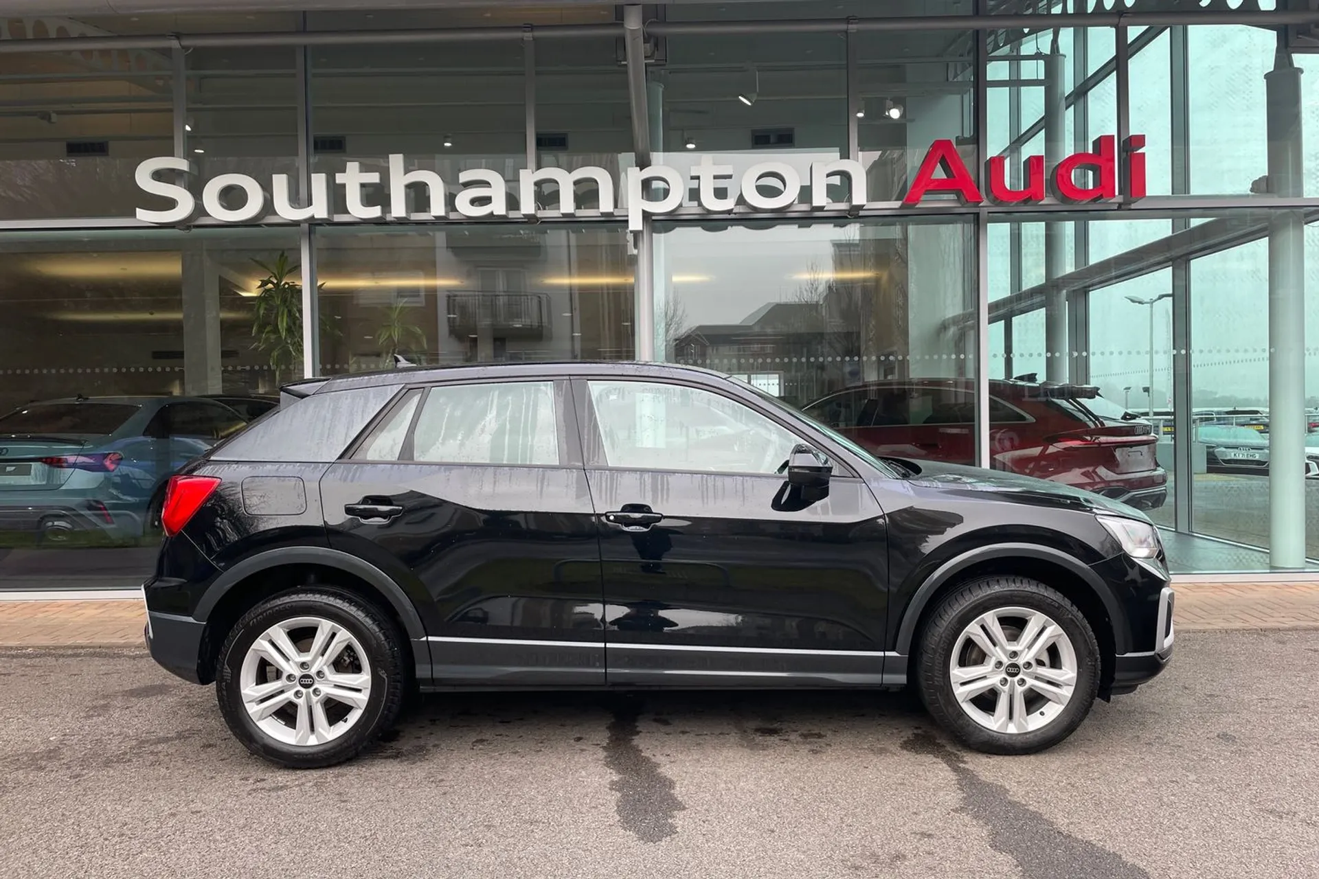 Audi Q2 thumbnail image number 2