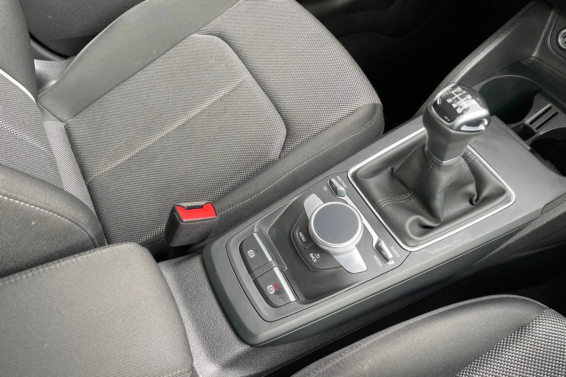 Audi Q2 thumbnail image number 40