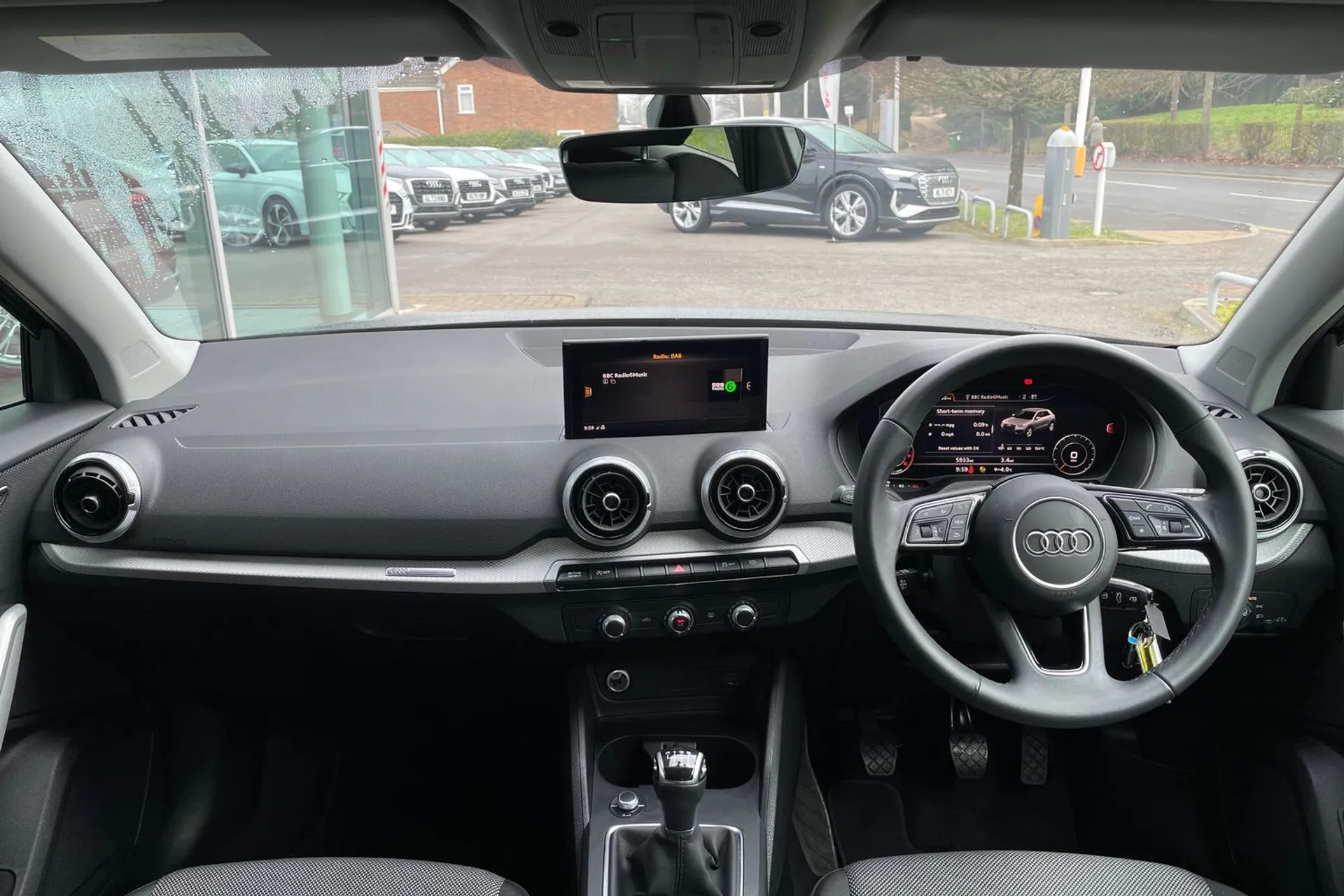 Audi Q2 thumbnail image number 3