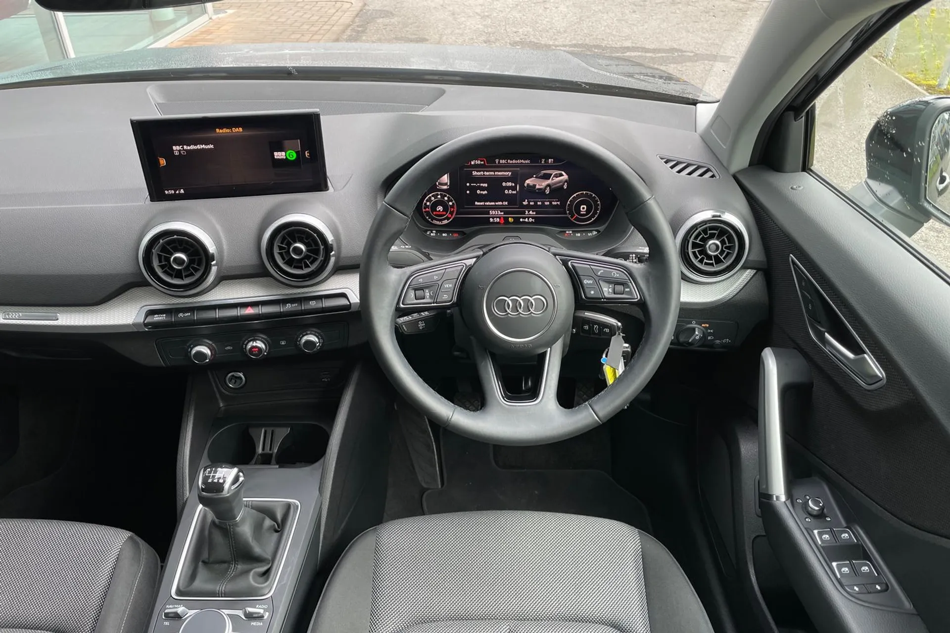 Audi Q2 thumbnail image number 33