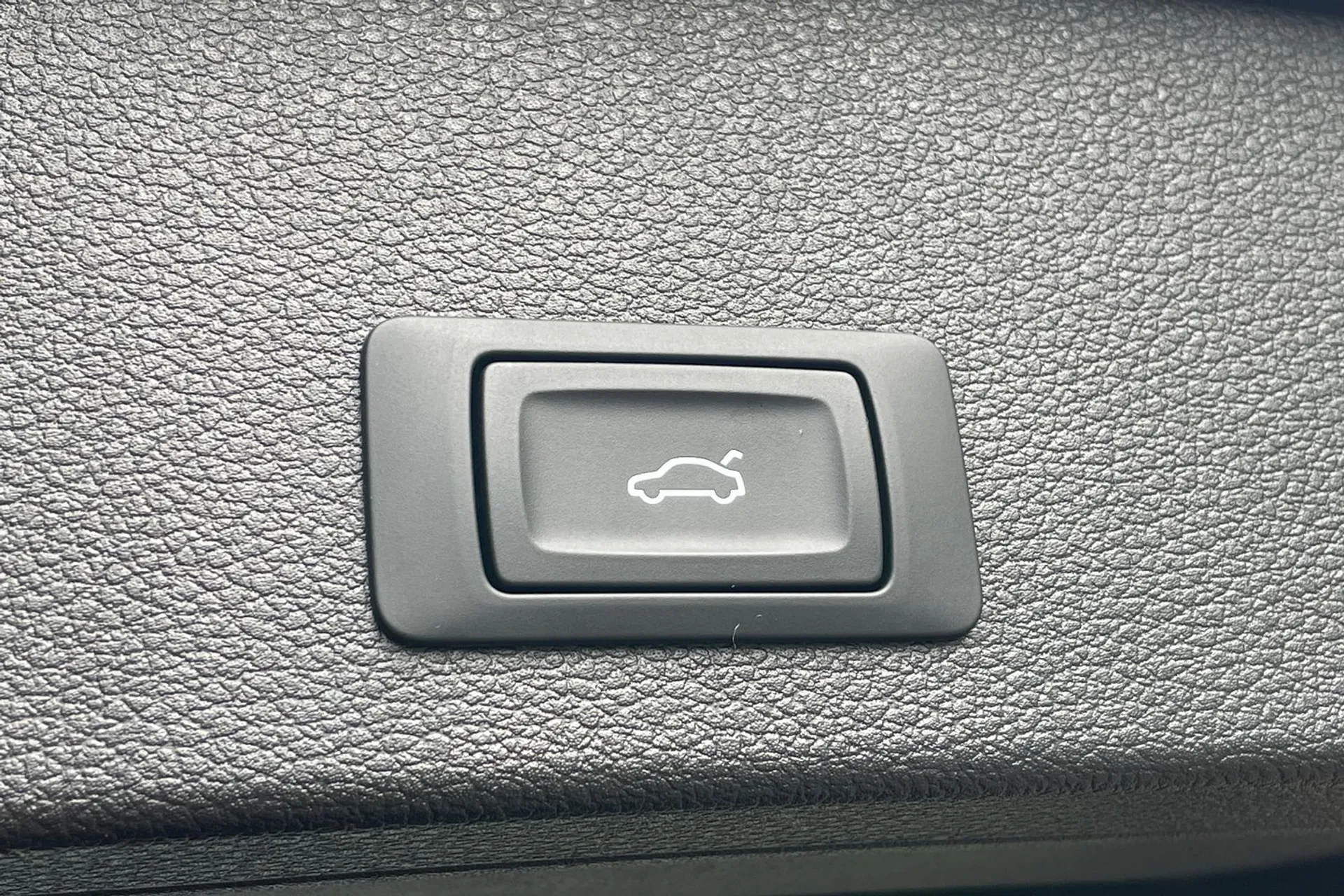 Audi Q2 thumbnail image number 19