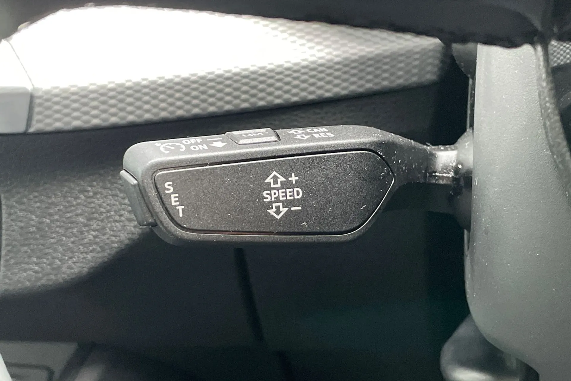 Audi Q2 thumbnail image number 37