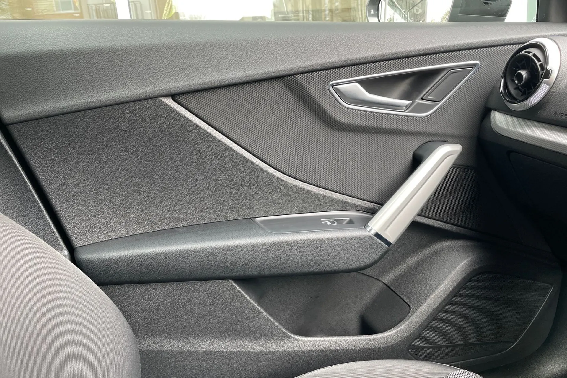Audi Q2 thumbnail image number 39