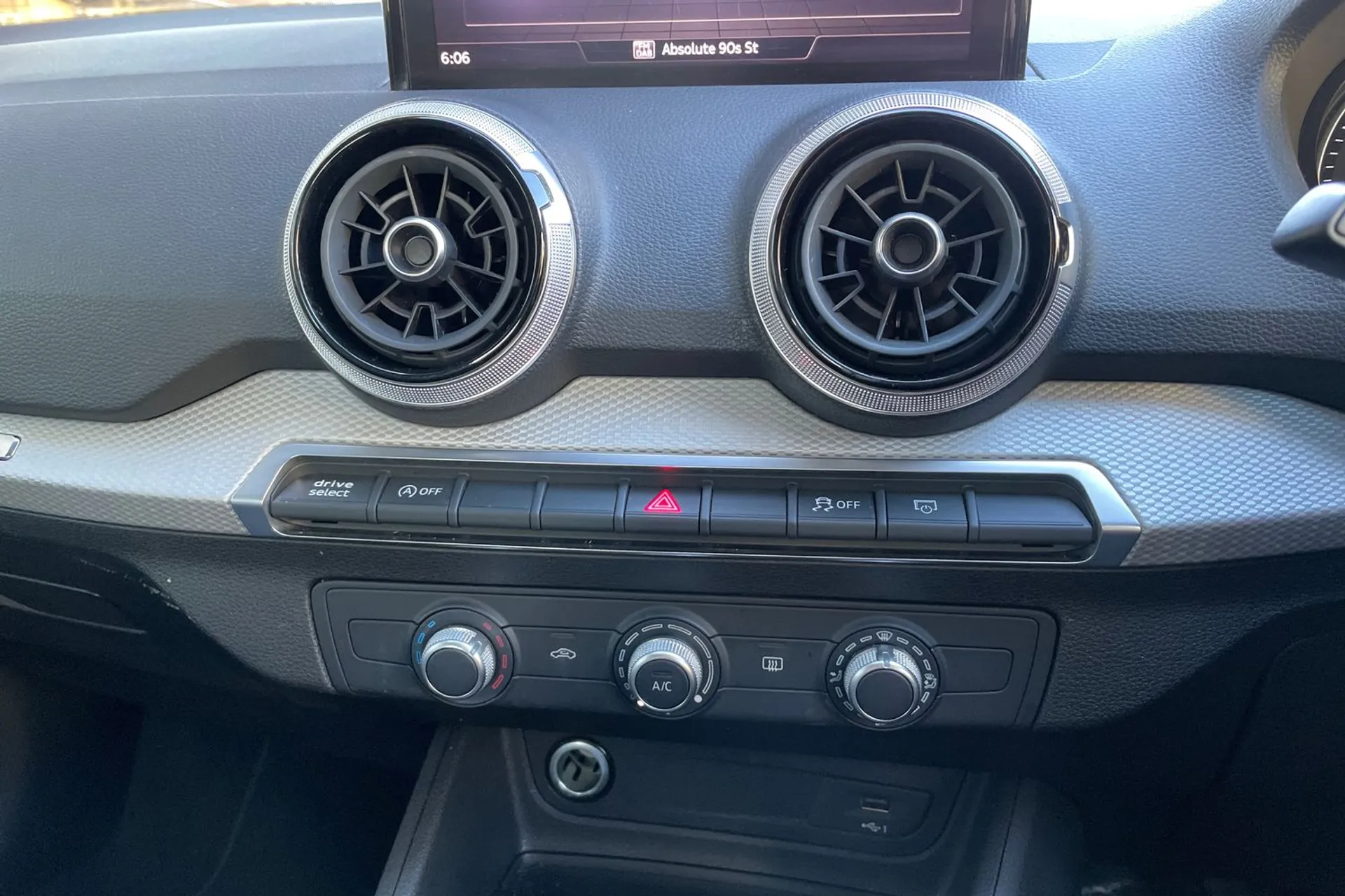 Audi Q2 thumbnail image number 38