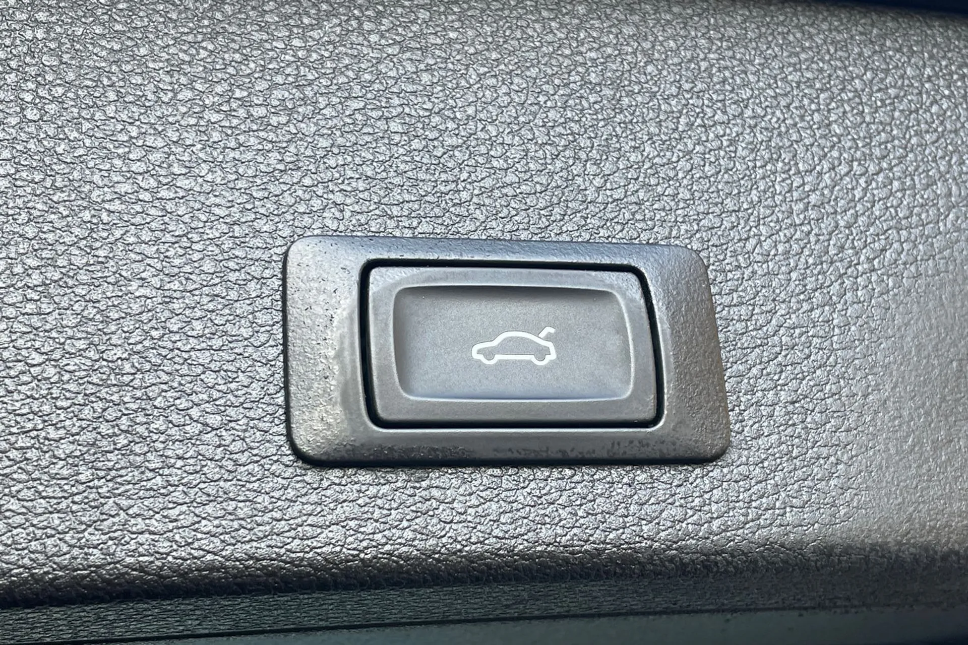 Audi Q2 thumbnail image number 19
