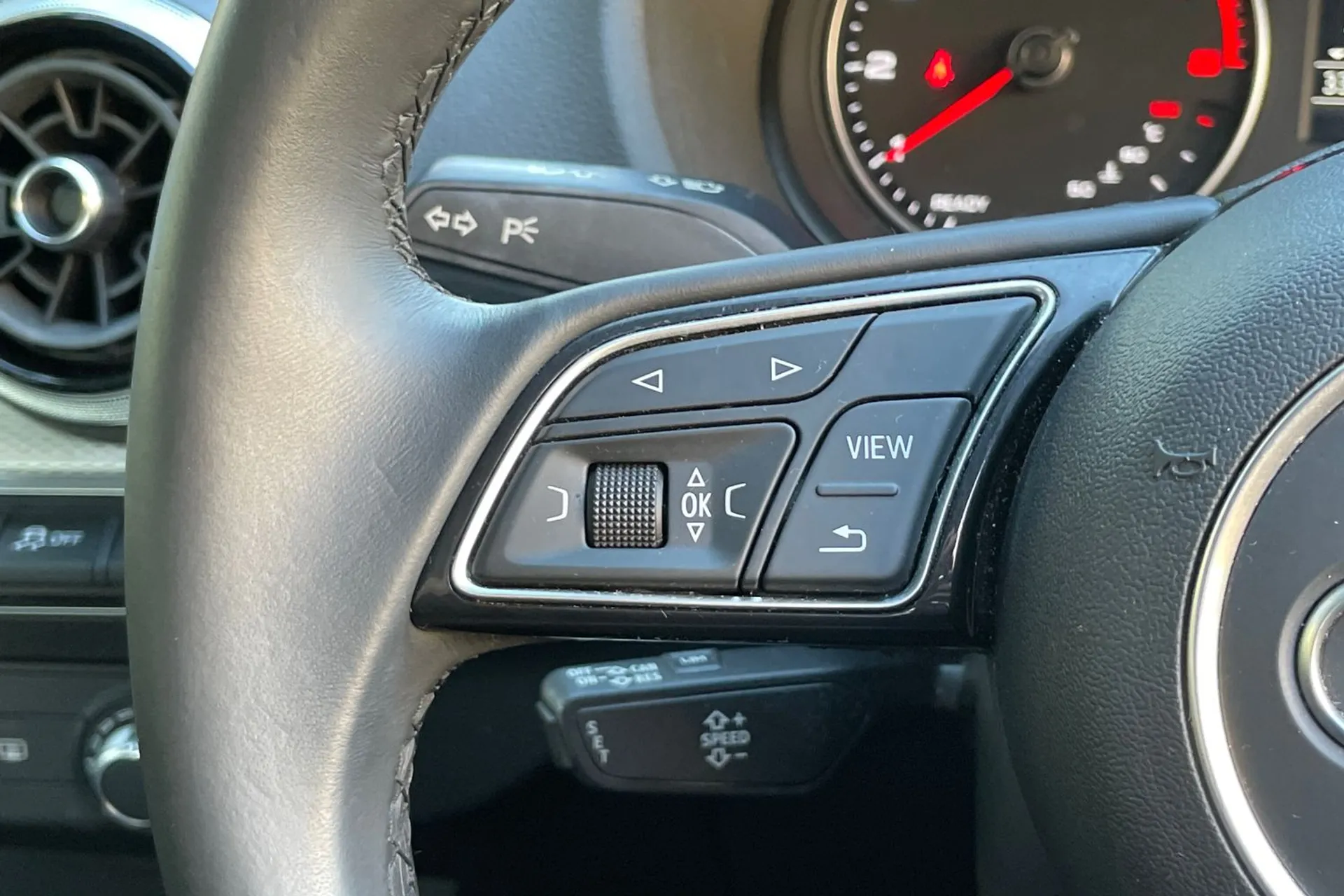 Audi Q2 thumbnail image number 56