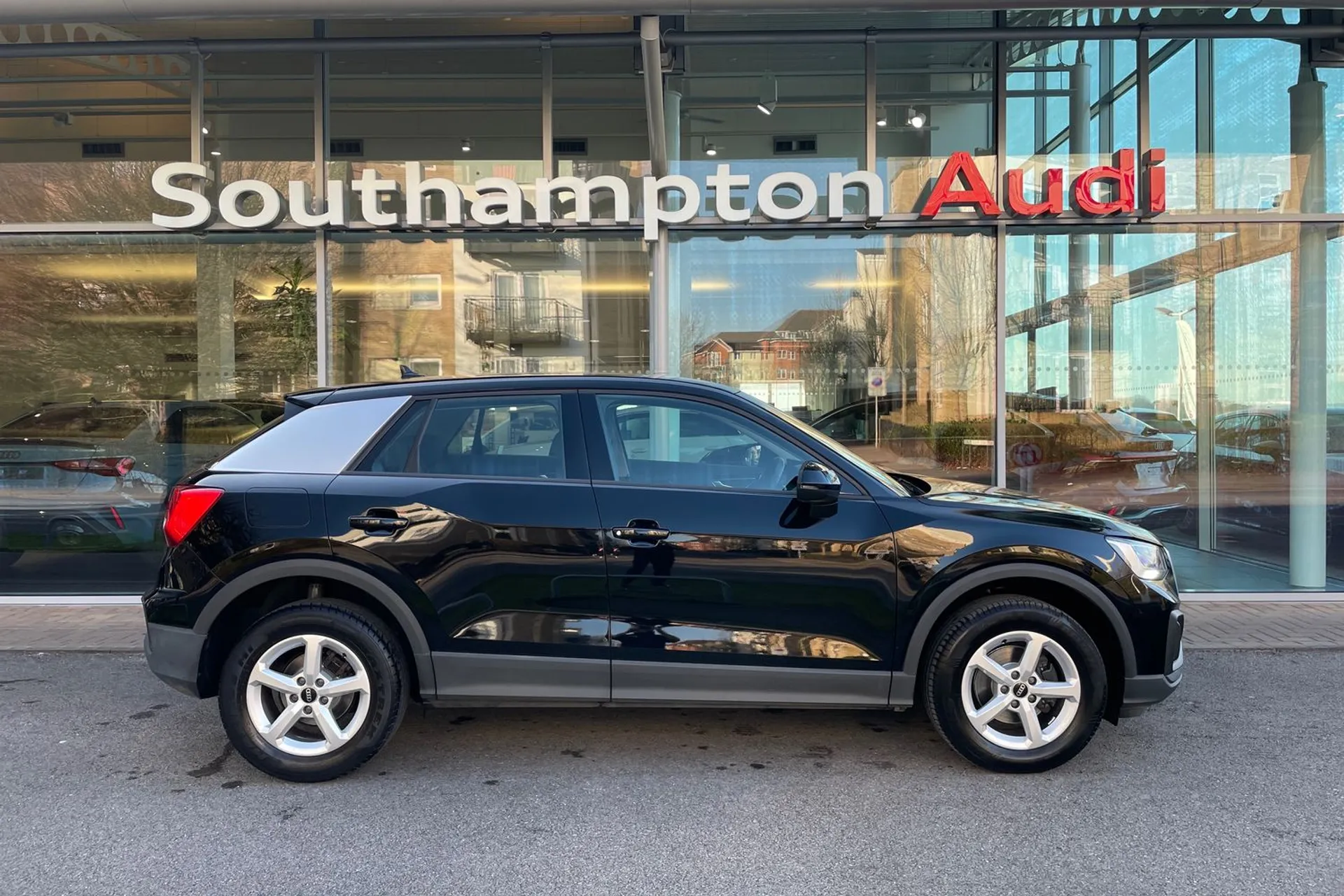 Audi Q2 thumbnail image number 2