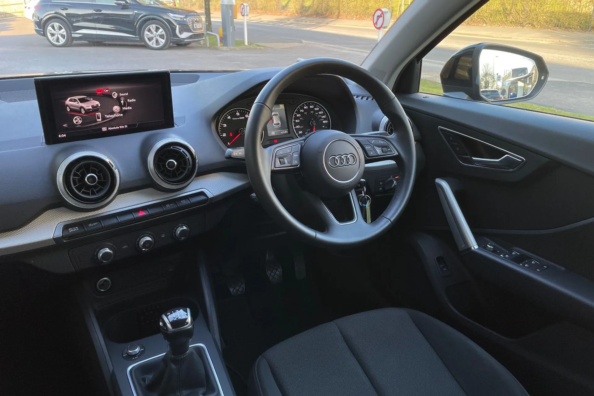 Audi Q2 thumbnail image number 32