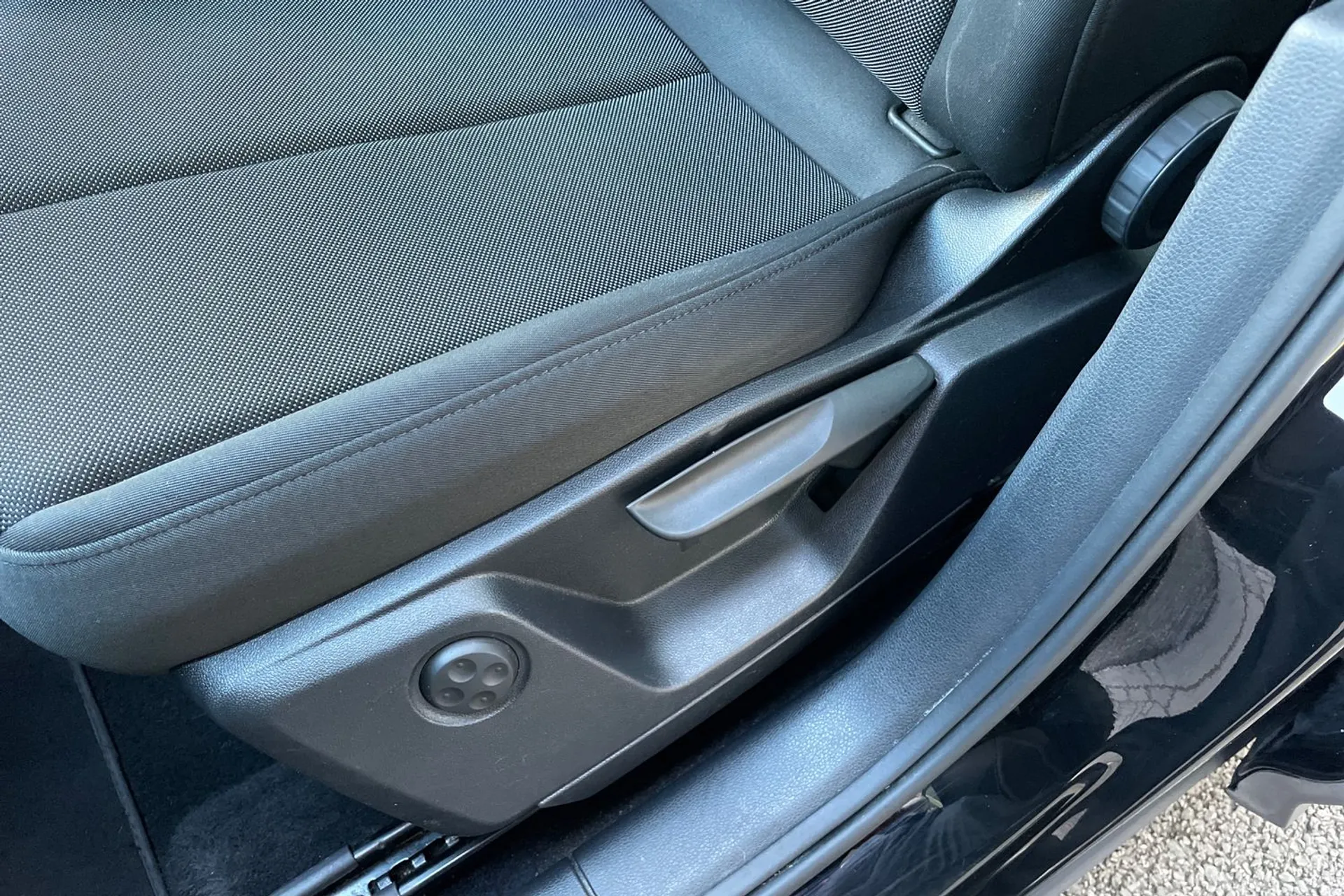 Audi Q2 thumbnail image number 28