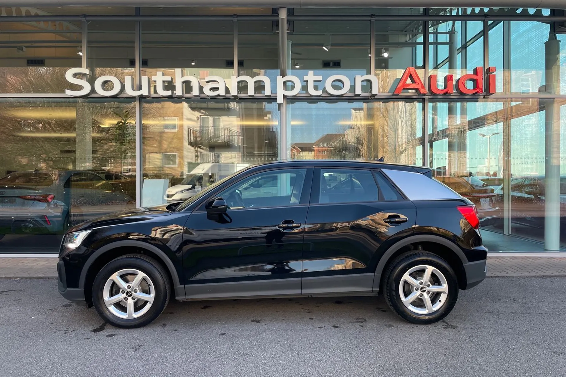 Audi Q2 thumbnail image number 8