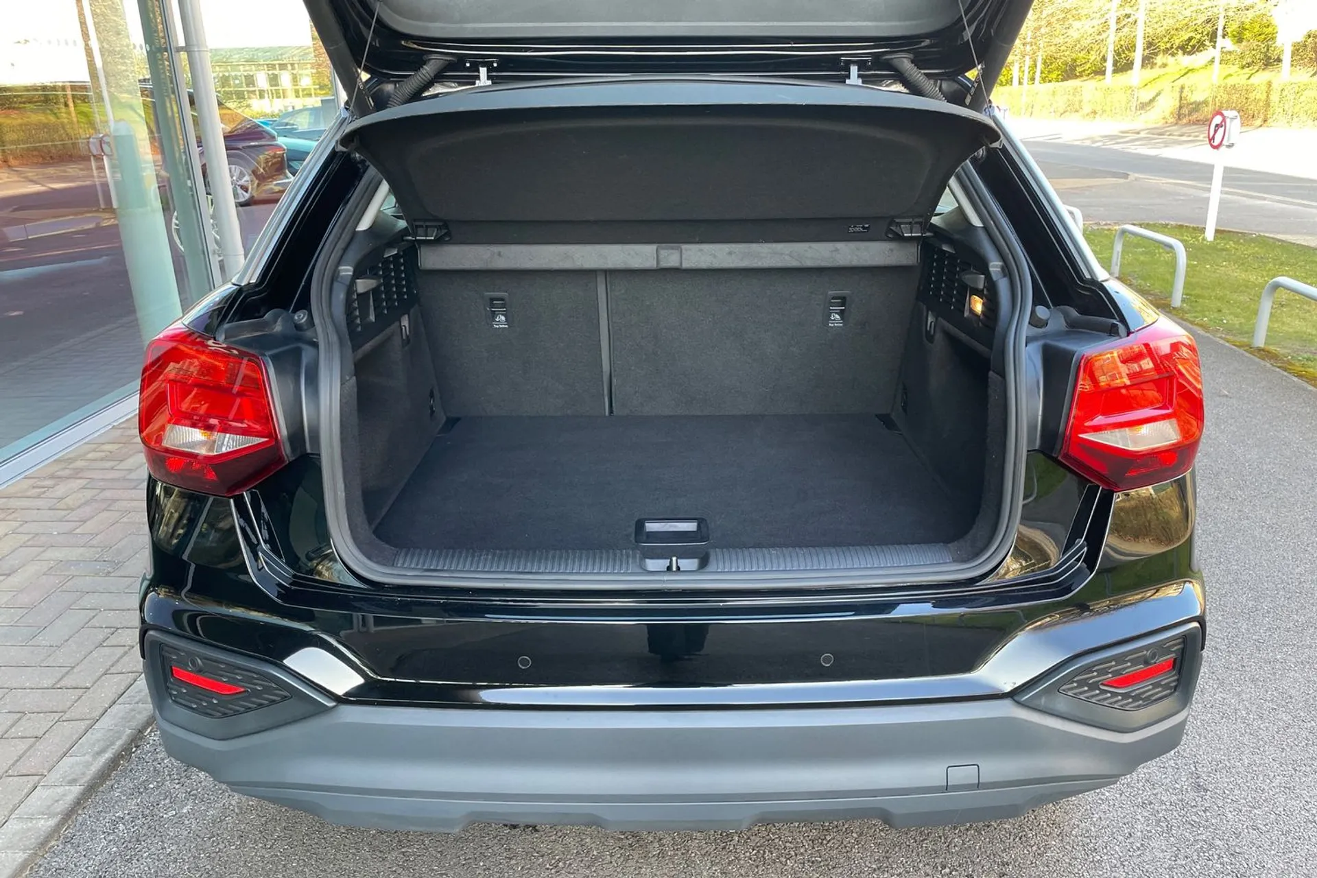 Audi Q2 thumbnail image number 18