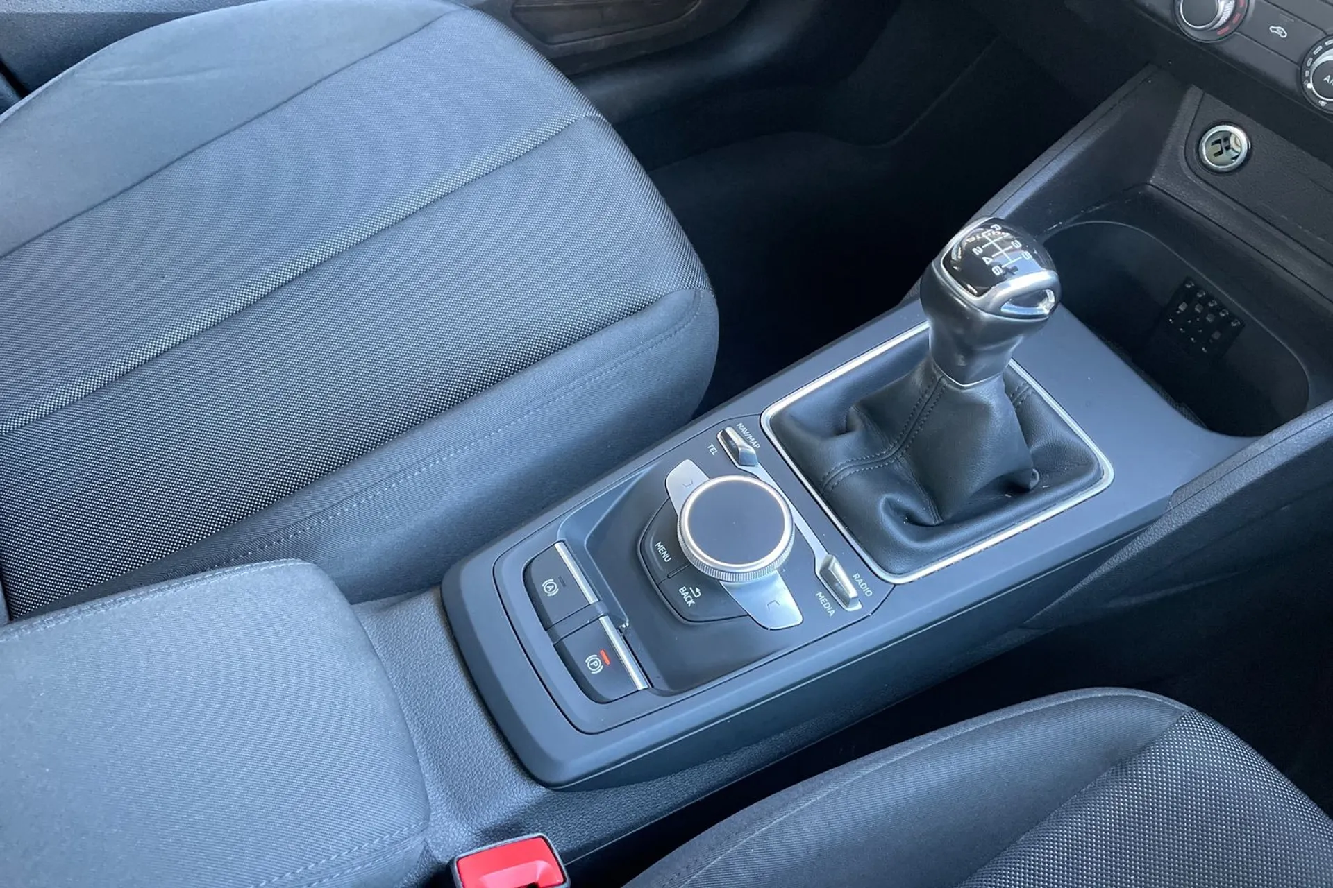 Audi Q2 thumbnail image number 40