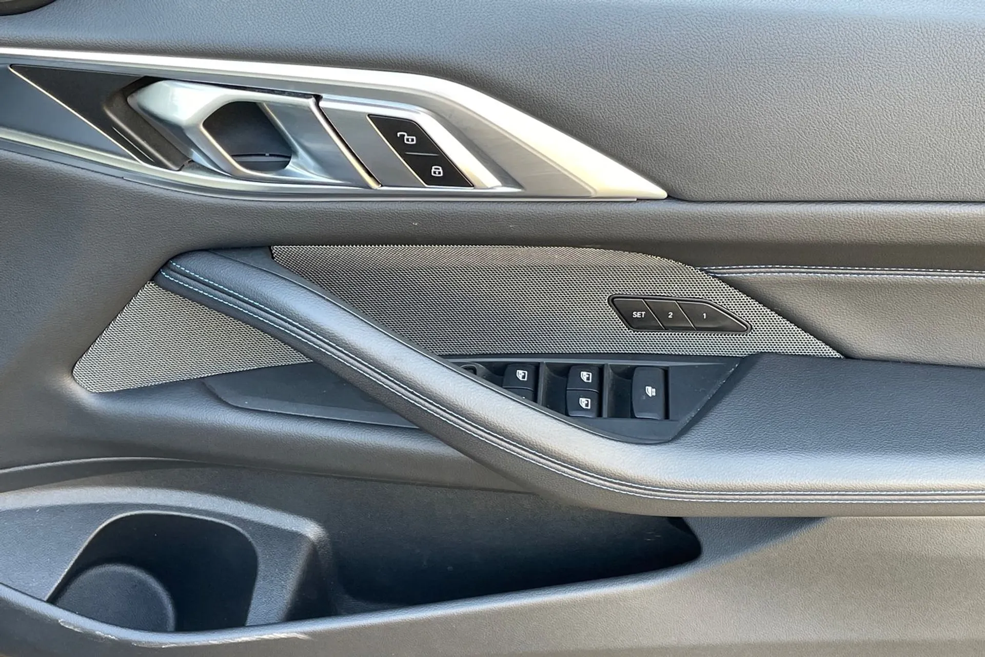 BMW 4 SERIES thumbnail image number 40