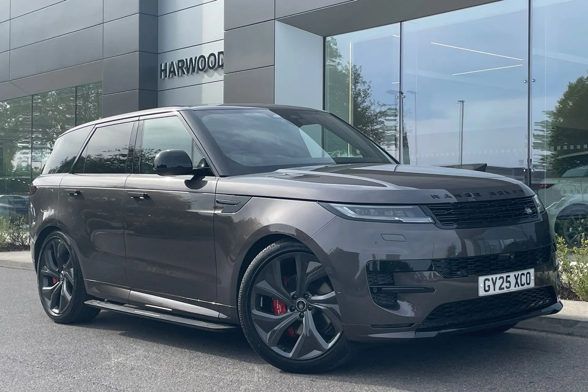 LAND ROVER RANGE ROVER SPORT focused image