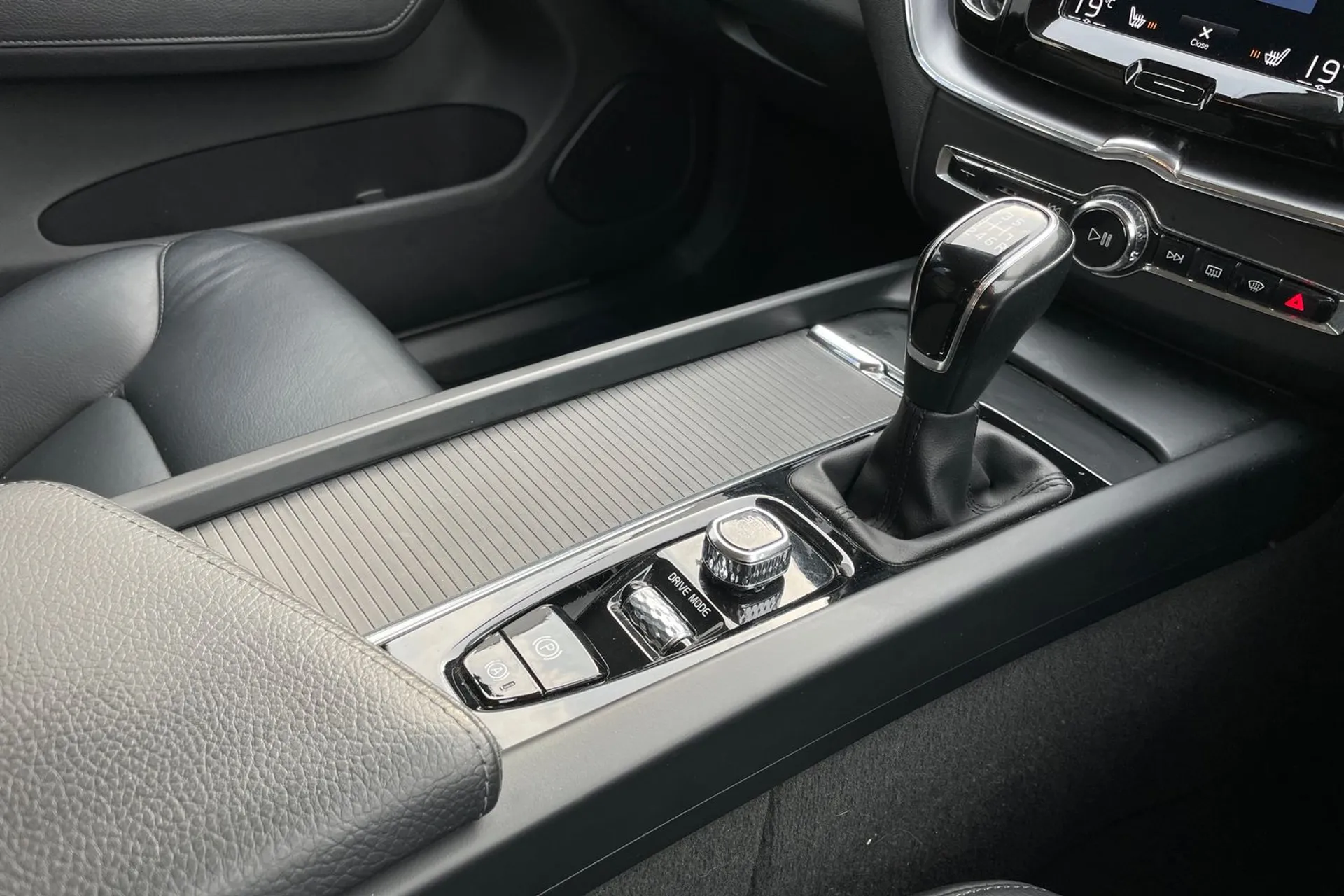 Volvo XC60 thumbnail image number 40