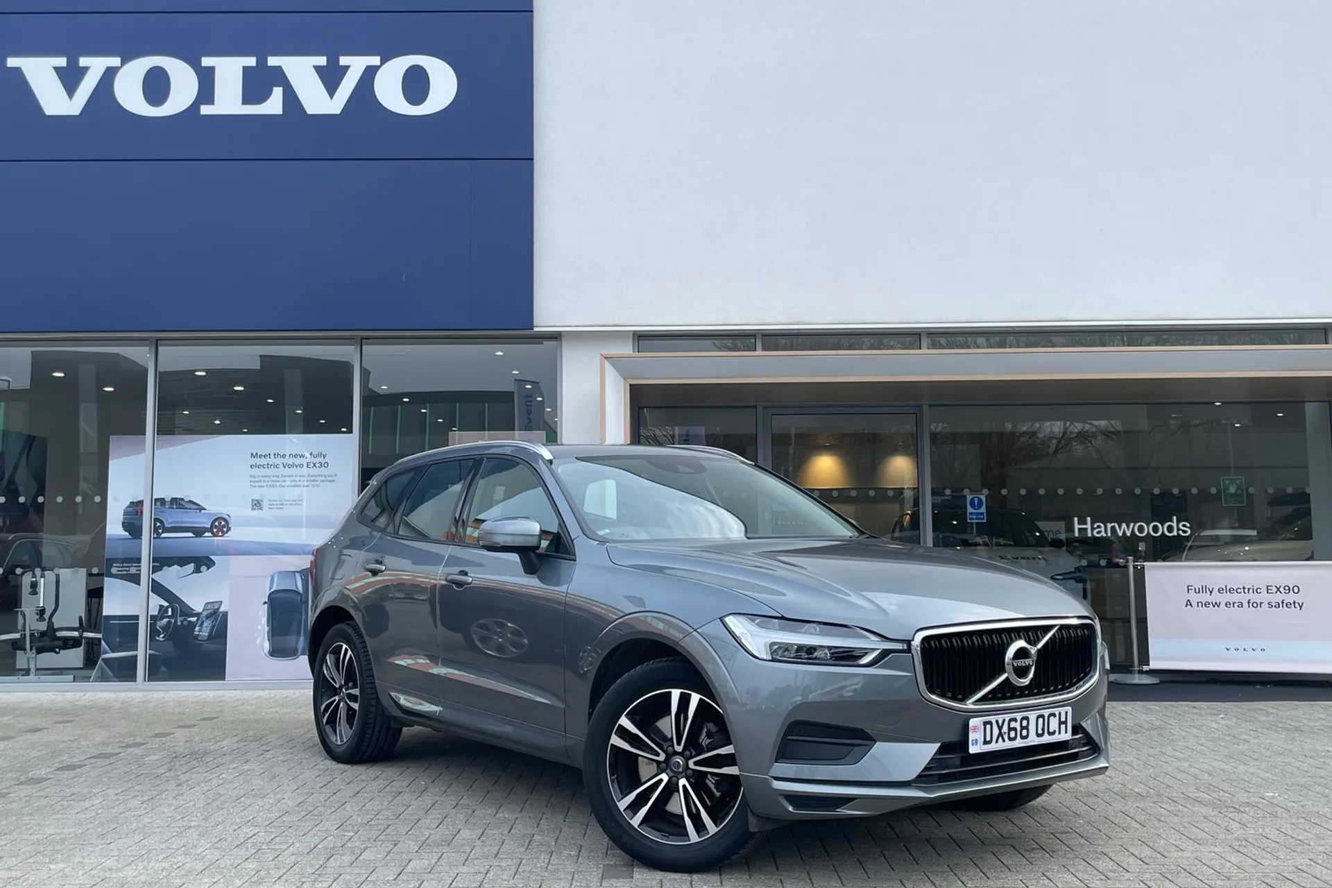 Volvo XC60 focused image