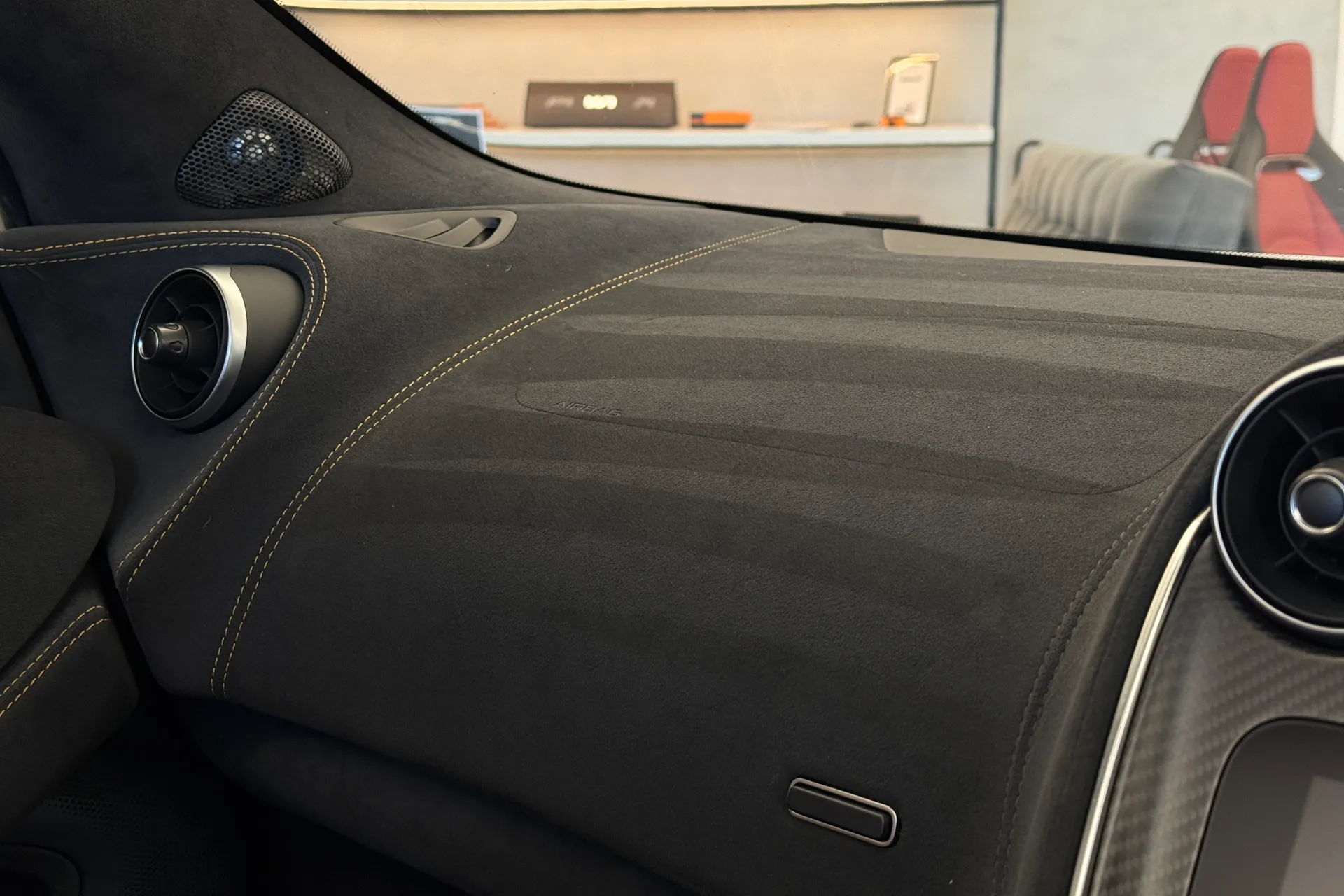 McLaren 600LT thumbnail image number 23