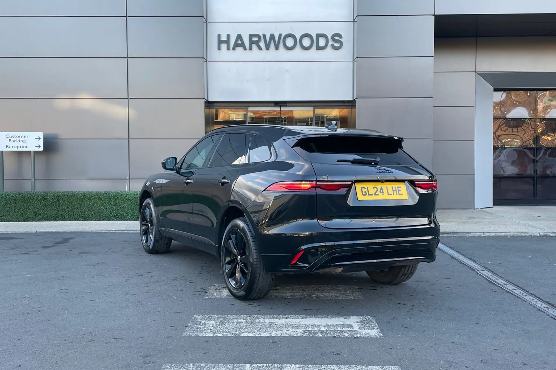 Jaguar F-PACE thumbnail image number 10