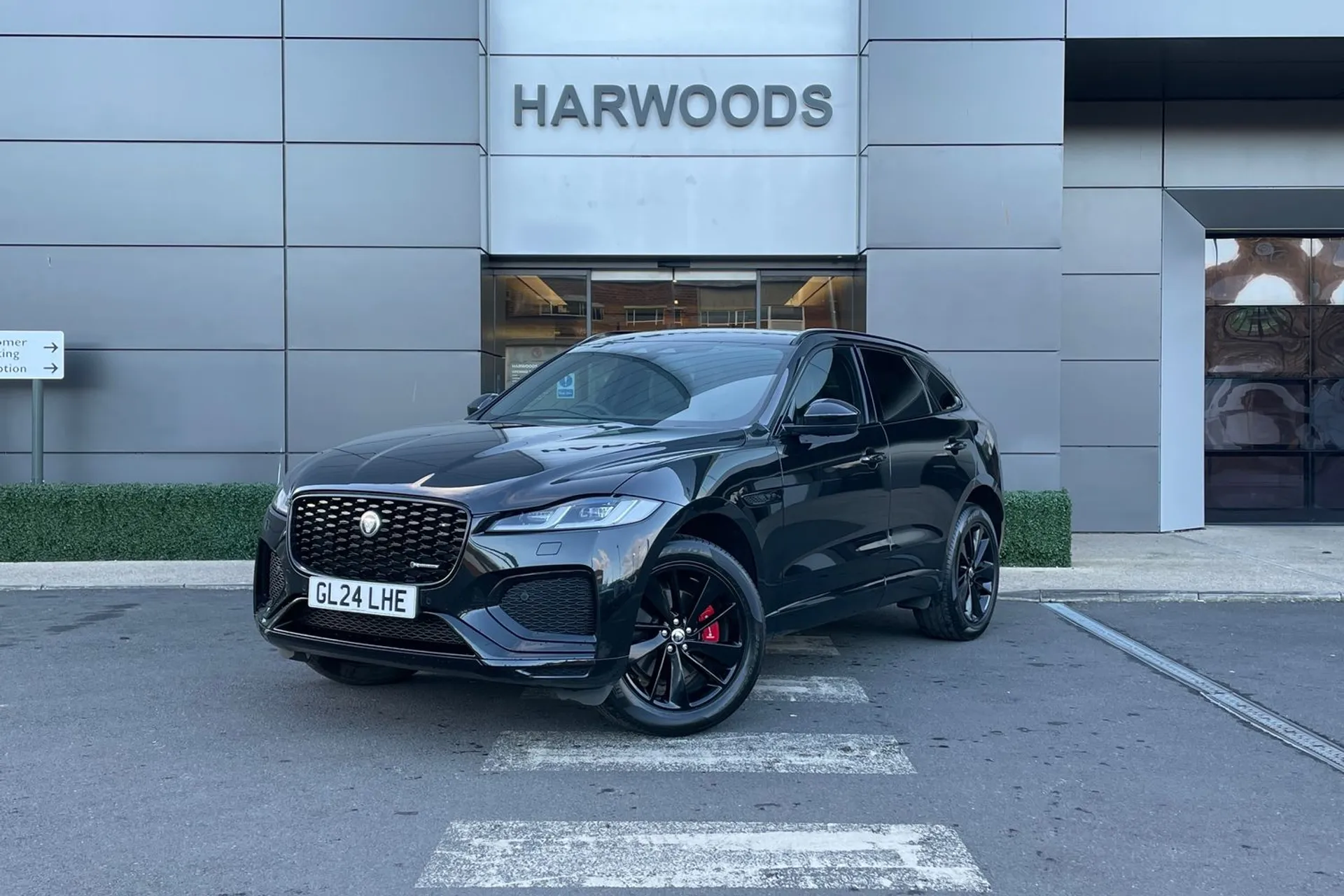 Jaguar F-PACE thumbnail image number 12