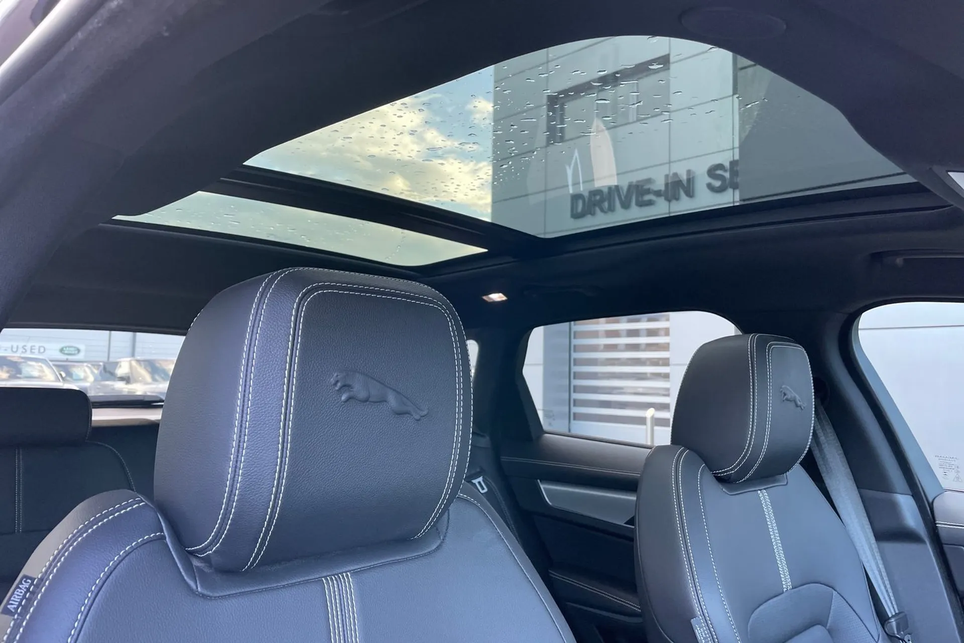 Jaguar F-PACE thumbnail image number 32