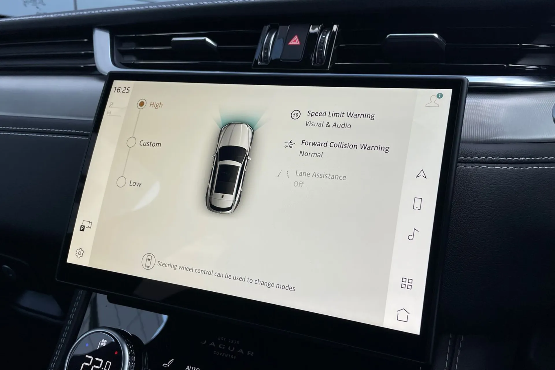 Jaguar F-PACE thumbnail image number 38