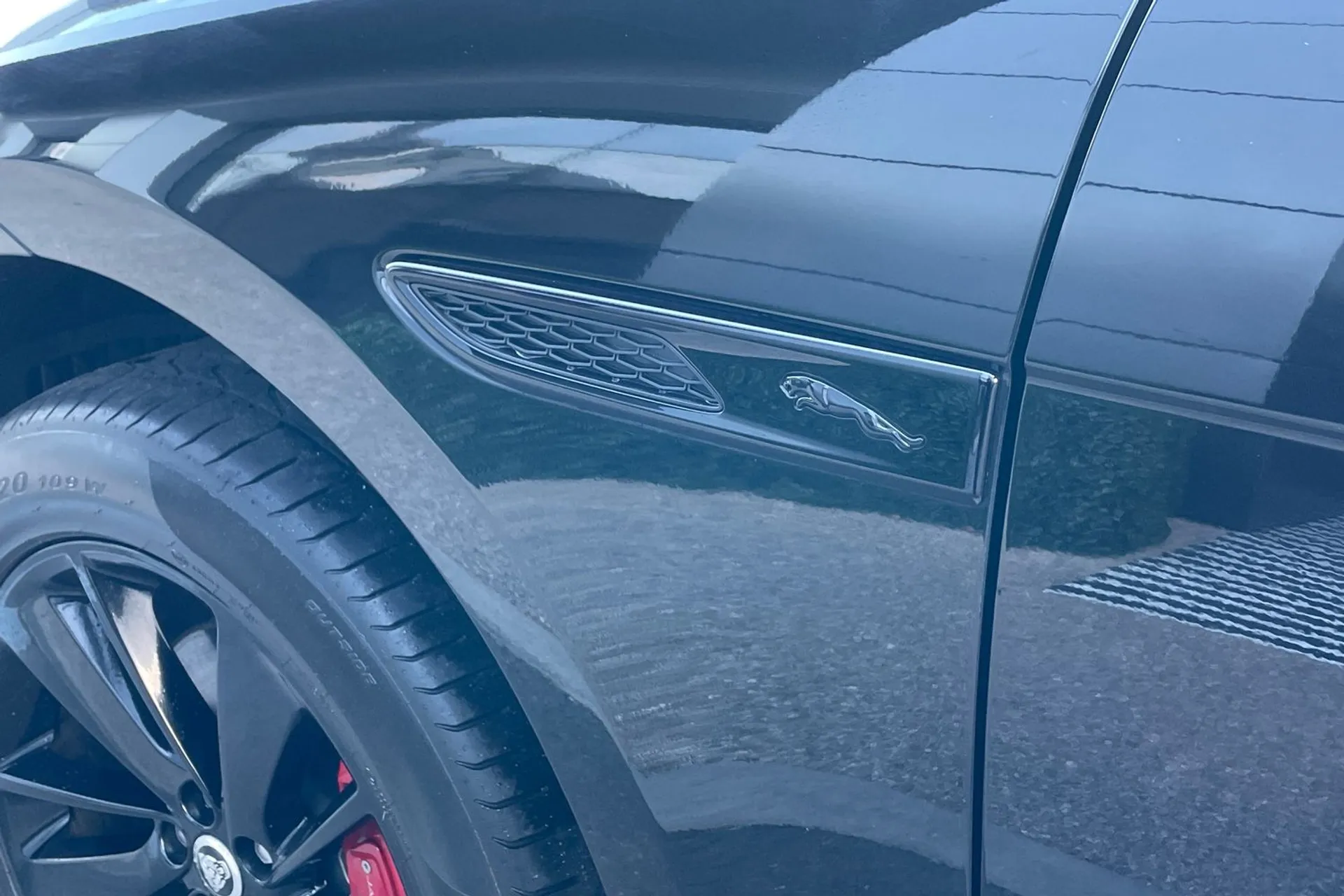 Jaguar F-PACE thumbnail image number 58