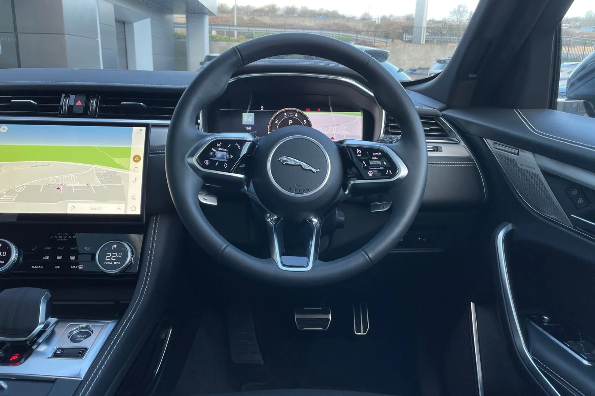 Jaguar F-PACE thumbnail image number 37