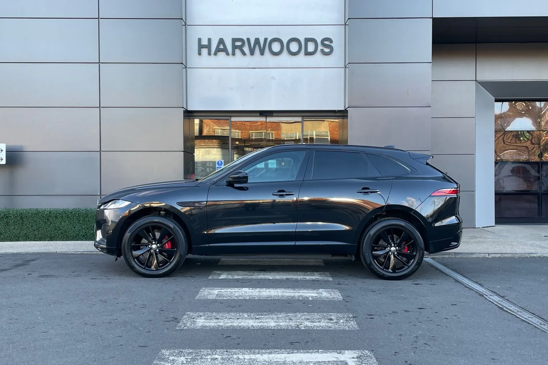 Jaguar F-PACE thumbnail image number 11