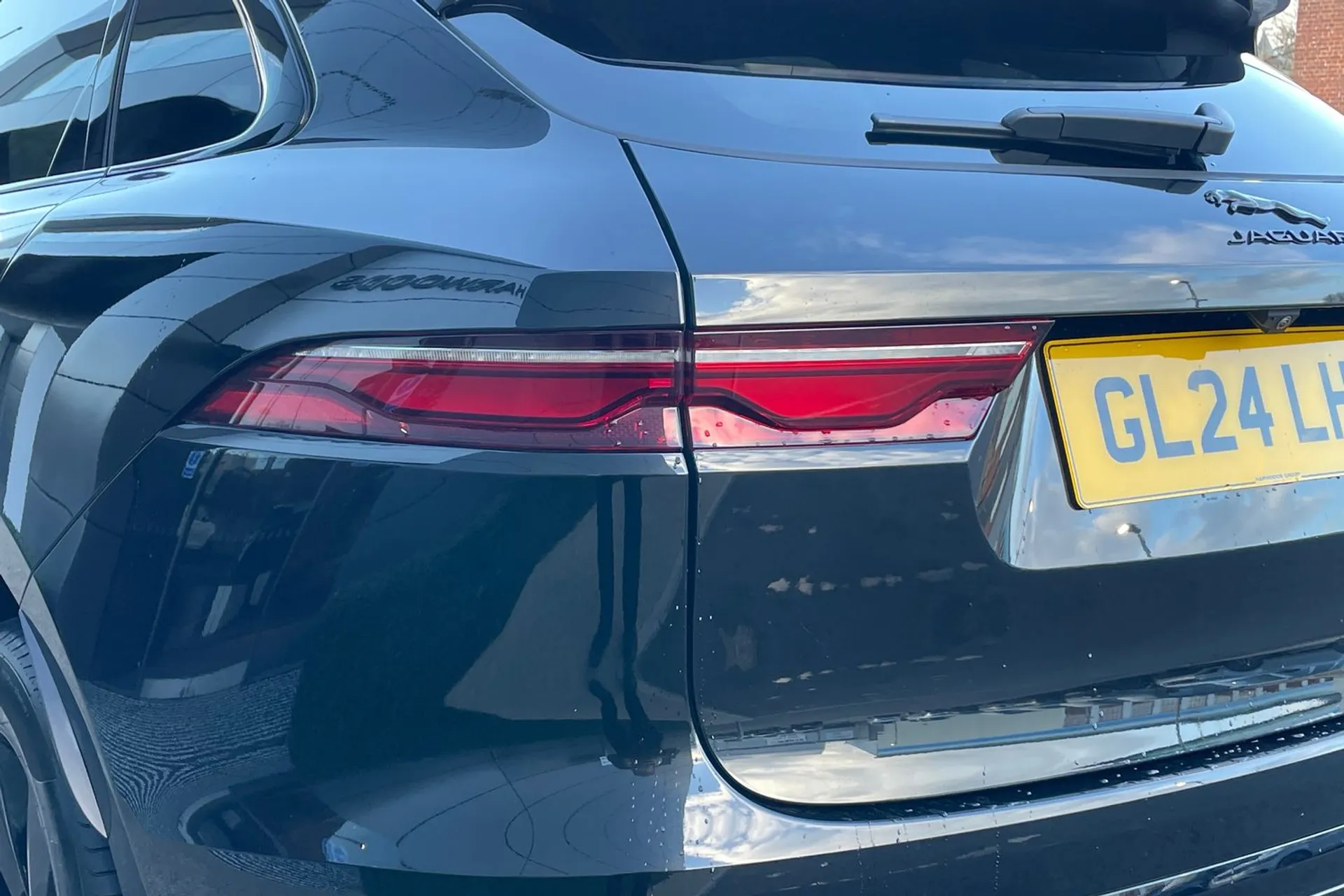 Jaguar F-PACE thumbnail image number 22
