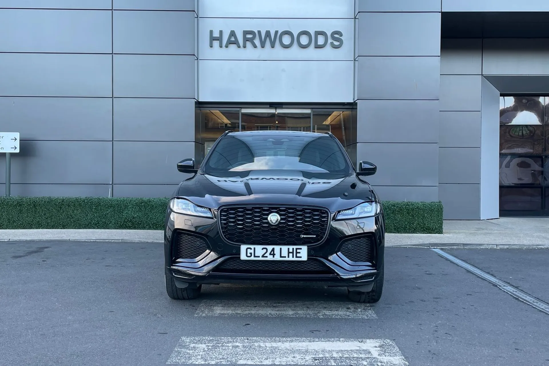 Jaguar F-PACE thumbnail image number 13