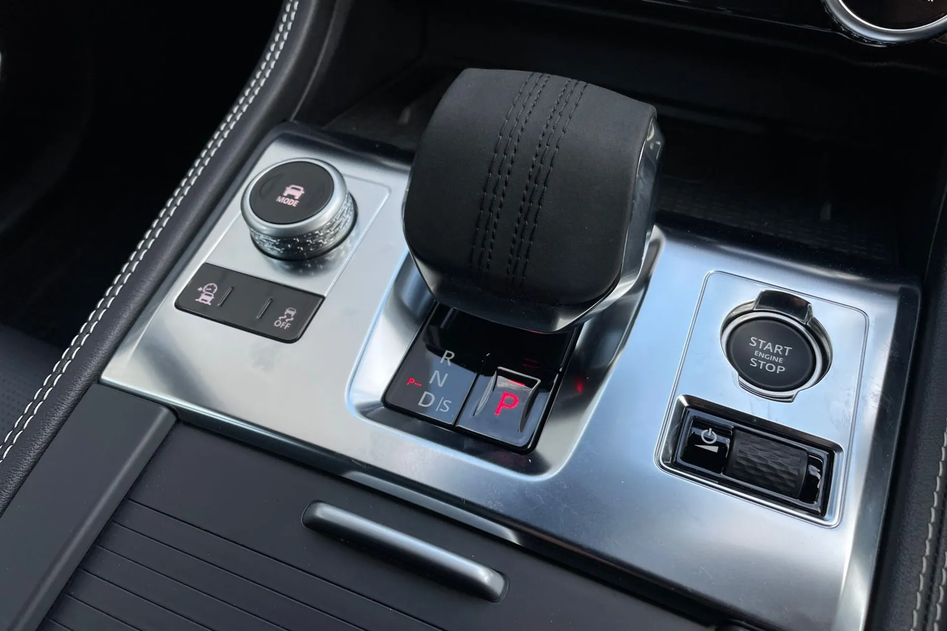 Jaguar F-PACE thumbnail image number 50