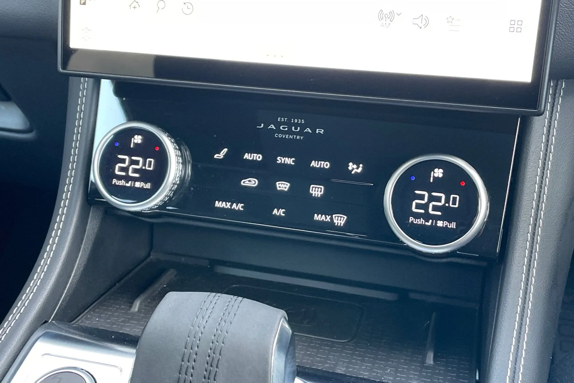 Jaguar F-PACE thumbnail image number 44