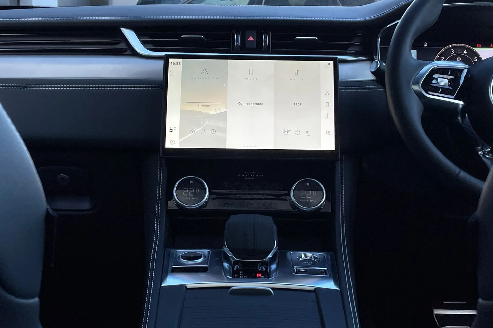 Jaguar F-PACE thumbnail image number 40