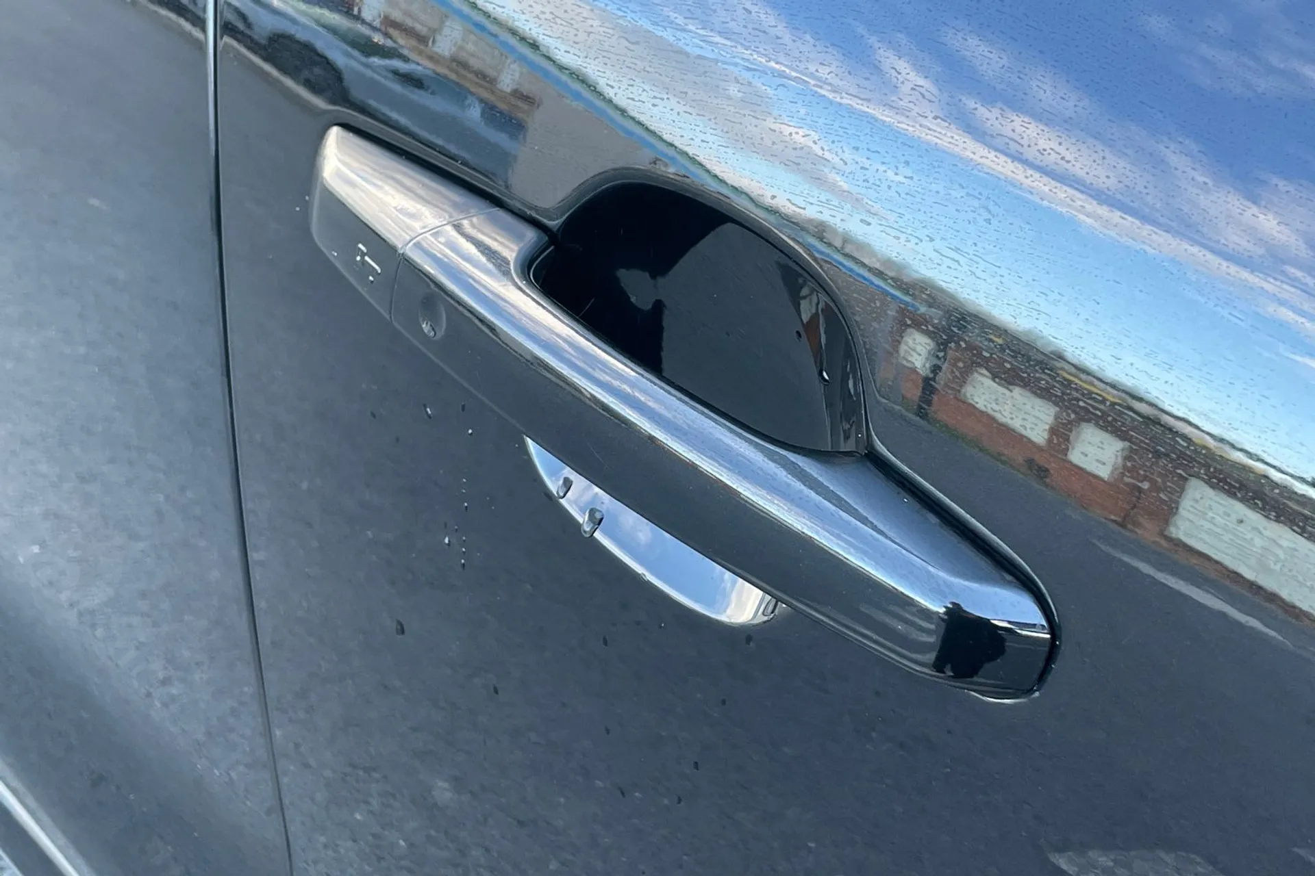 Jaguar F-PACE thumbnail image number 21