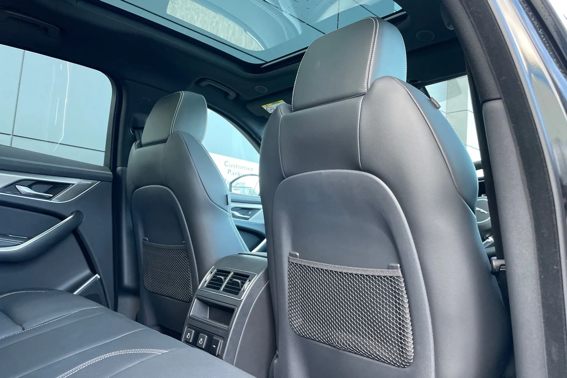 Jaguar F-PACE thumbnail image number 27