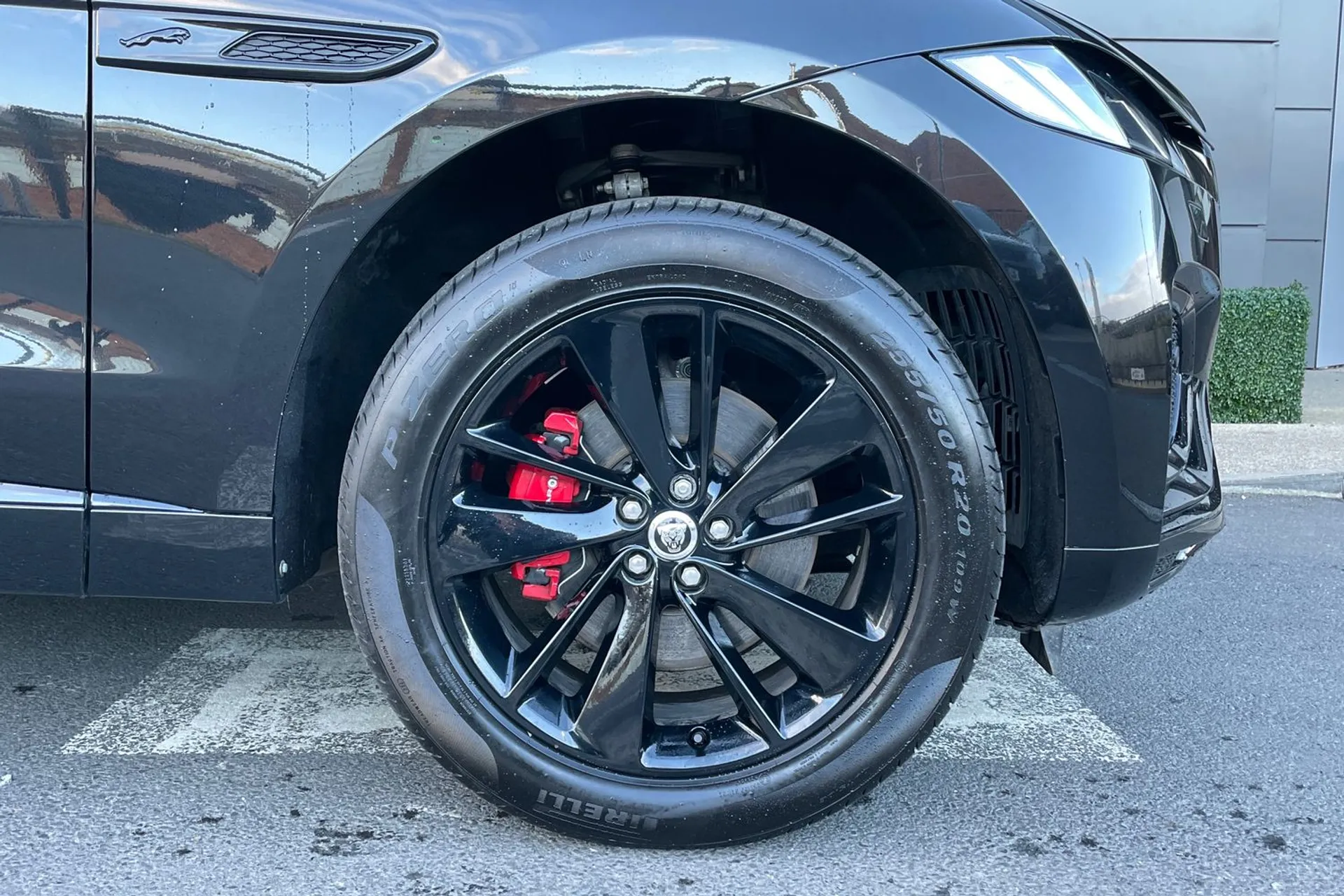 Jaguar F-PACE thumbnail image number 15
