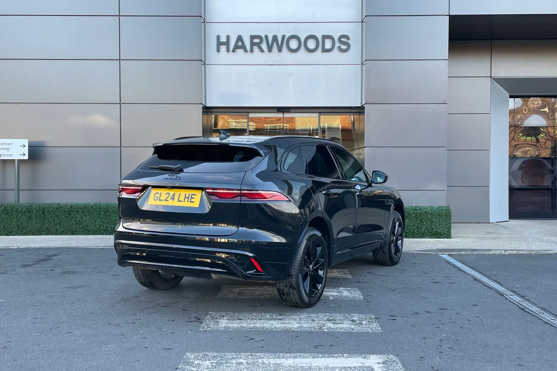 Jaguar F-PACE thumbnail image number 6