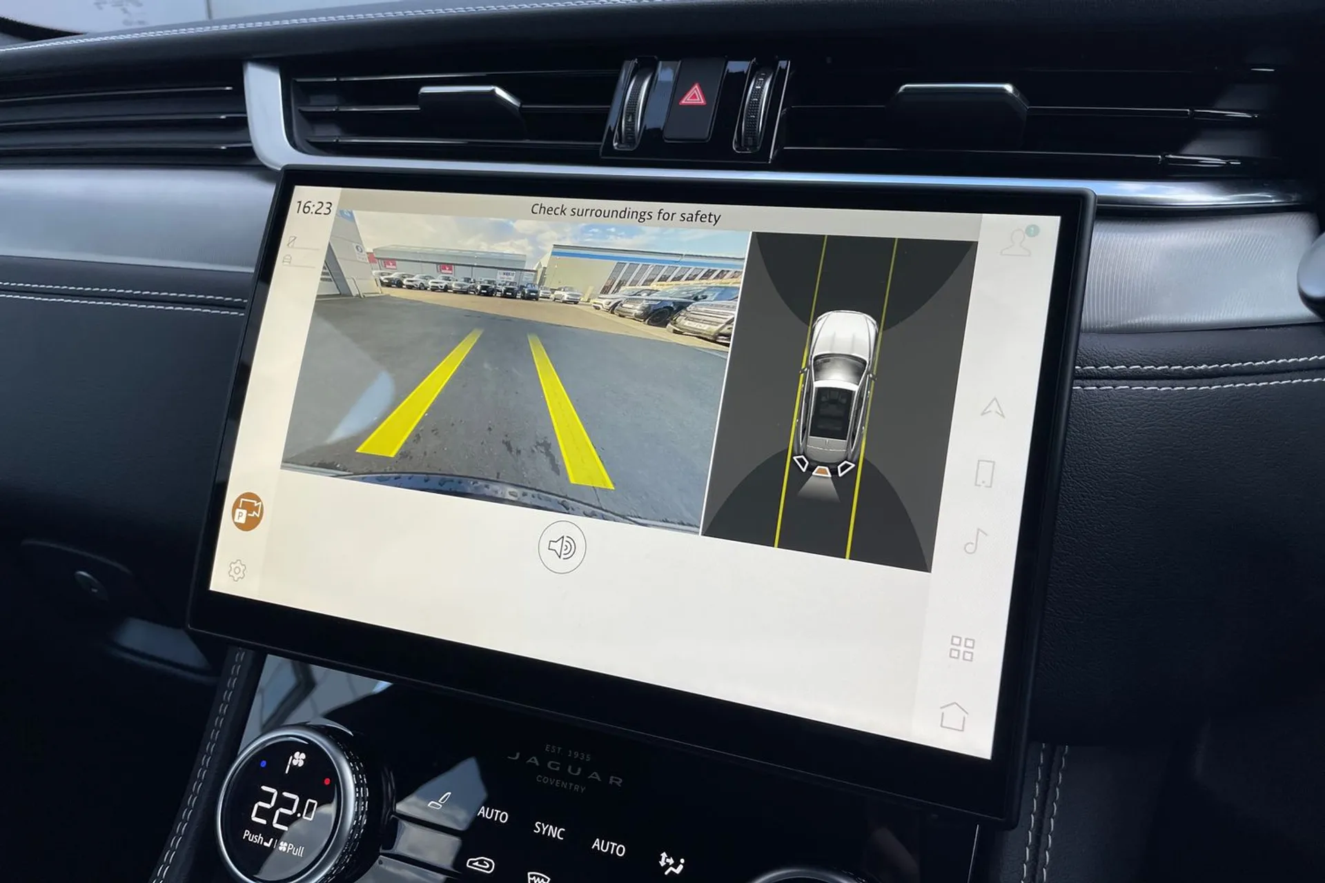 Jaguar F-PACE thumbnail image number 3