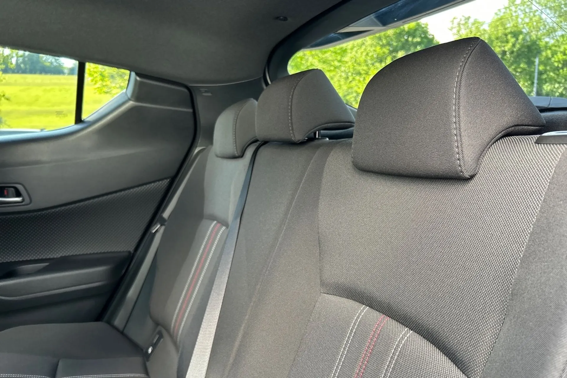 TOYOTA C-HR thumbnail image number 28