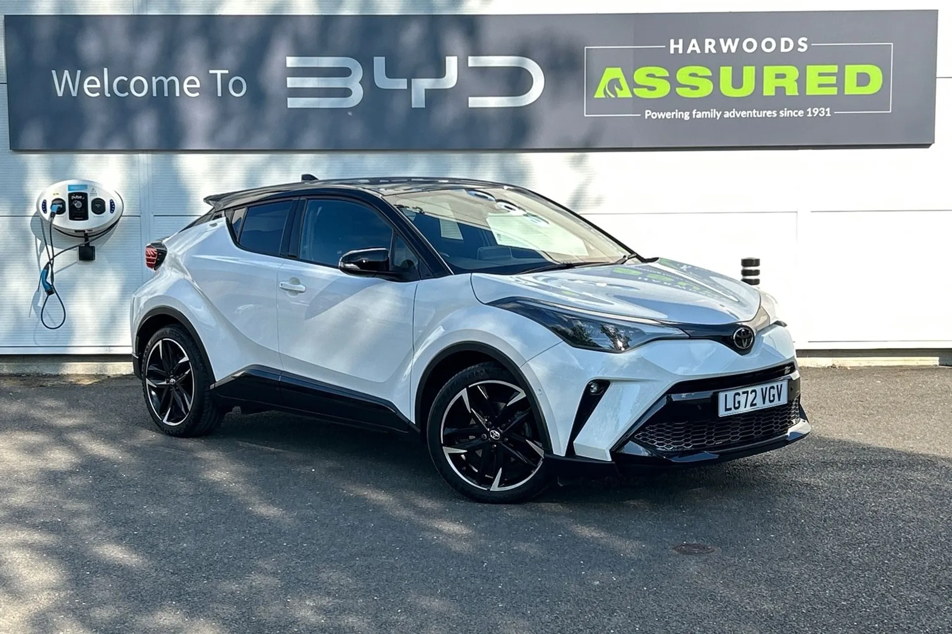 TOYOTA C-HR focused image