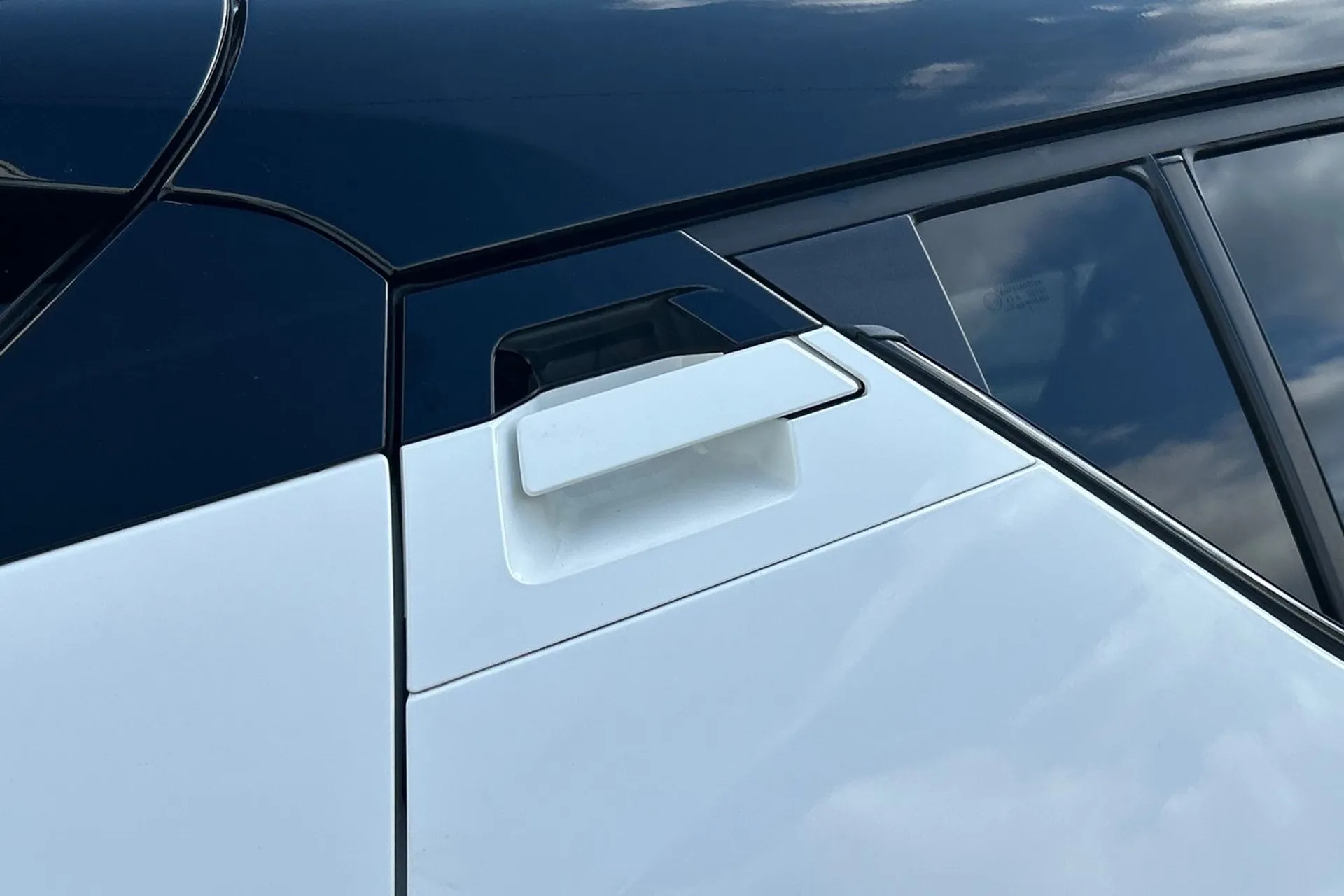 TOYOTA C-HR thumbnail image number 32